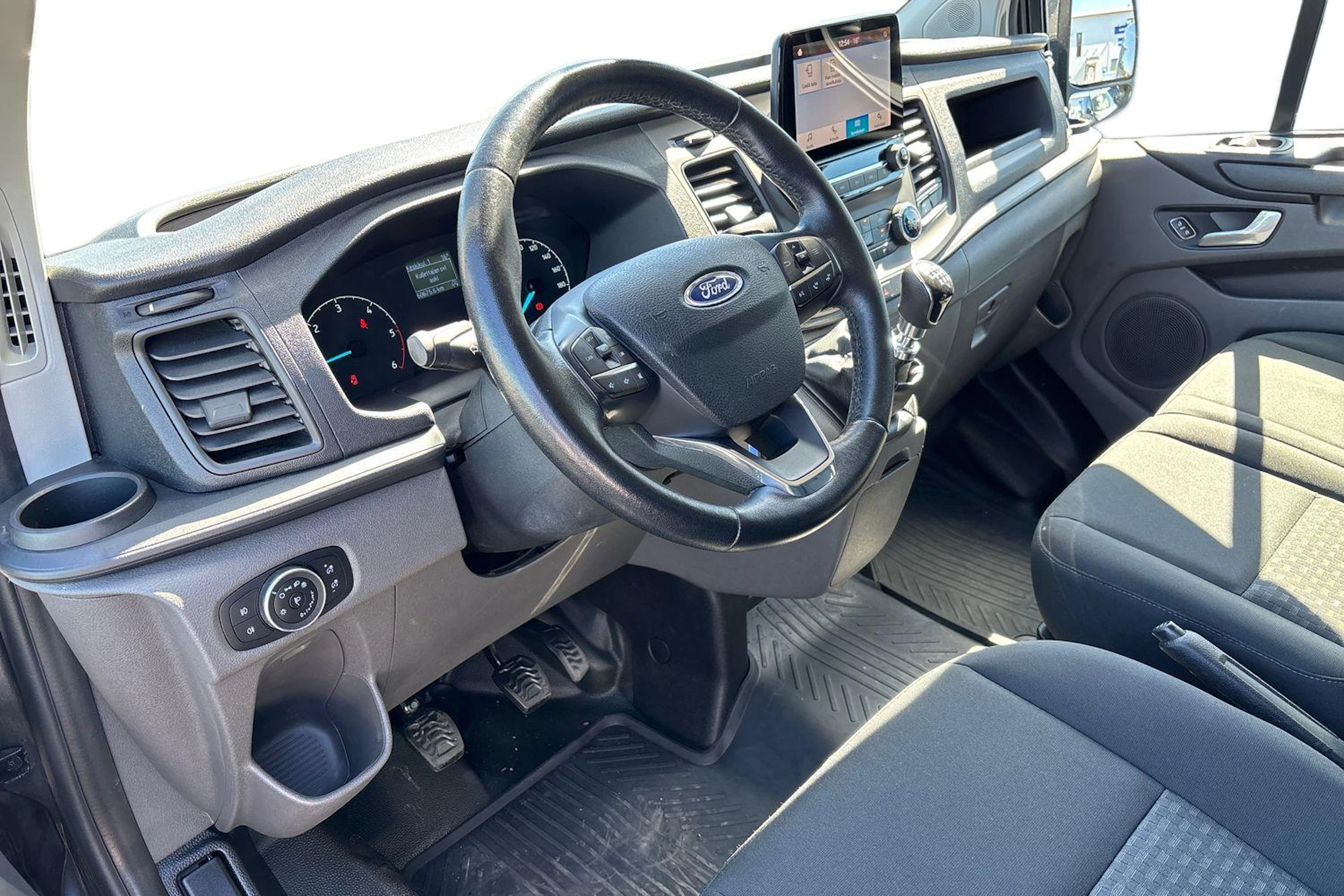 harmaa Ford Transit Custom 2021 kuva 3.