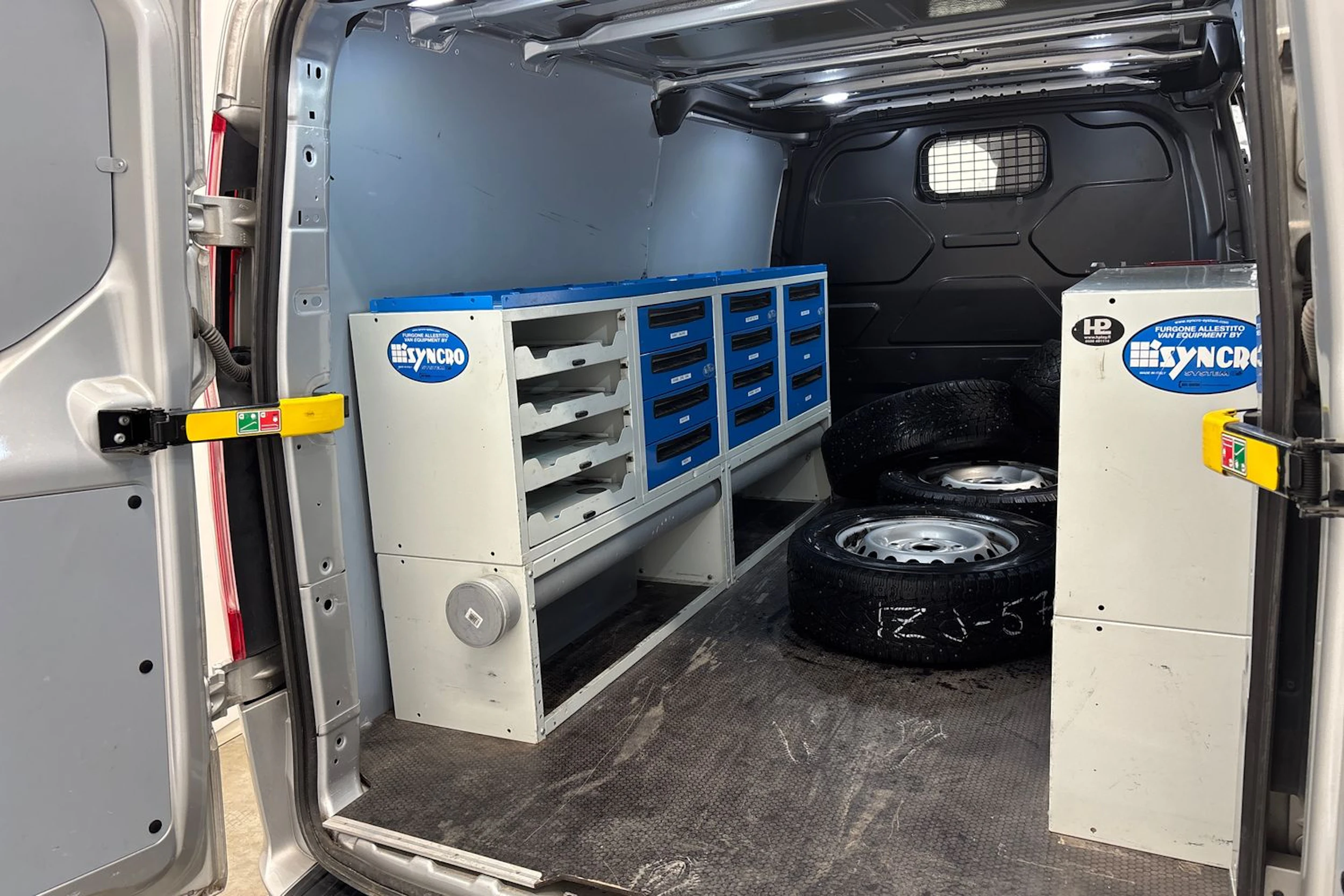 harmaa Ford Transit Custom 2021 kuva 11.