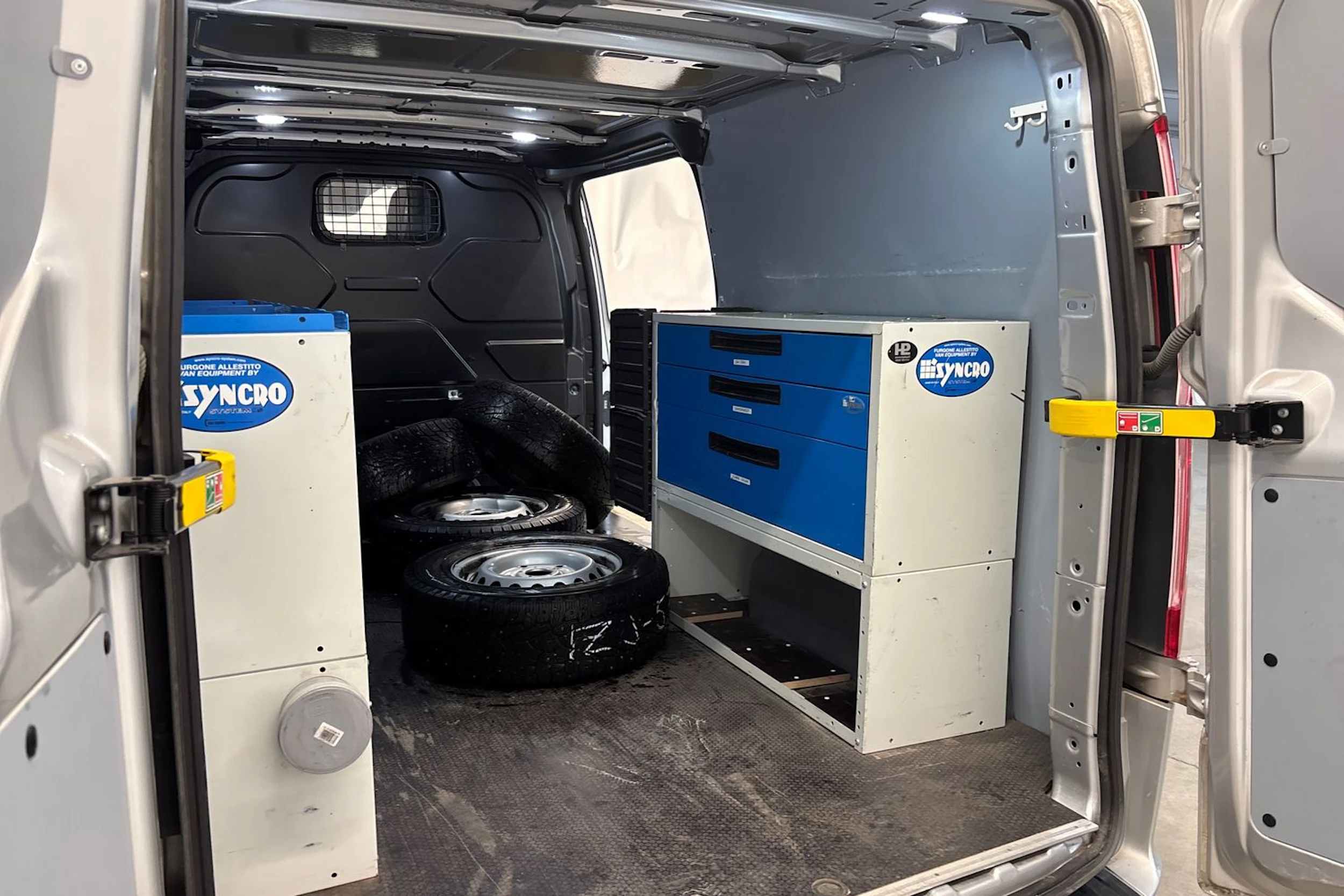 harmaa Ford Transit Custom 2021 kuva 12.