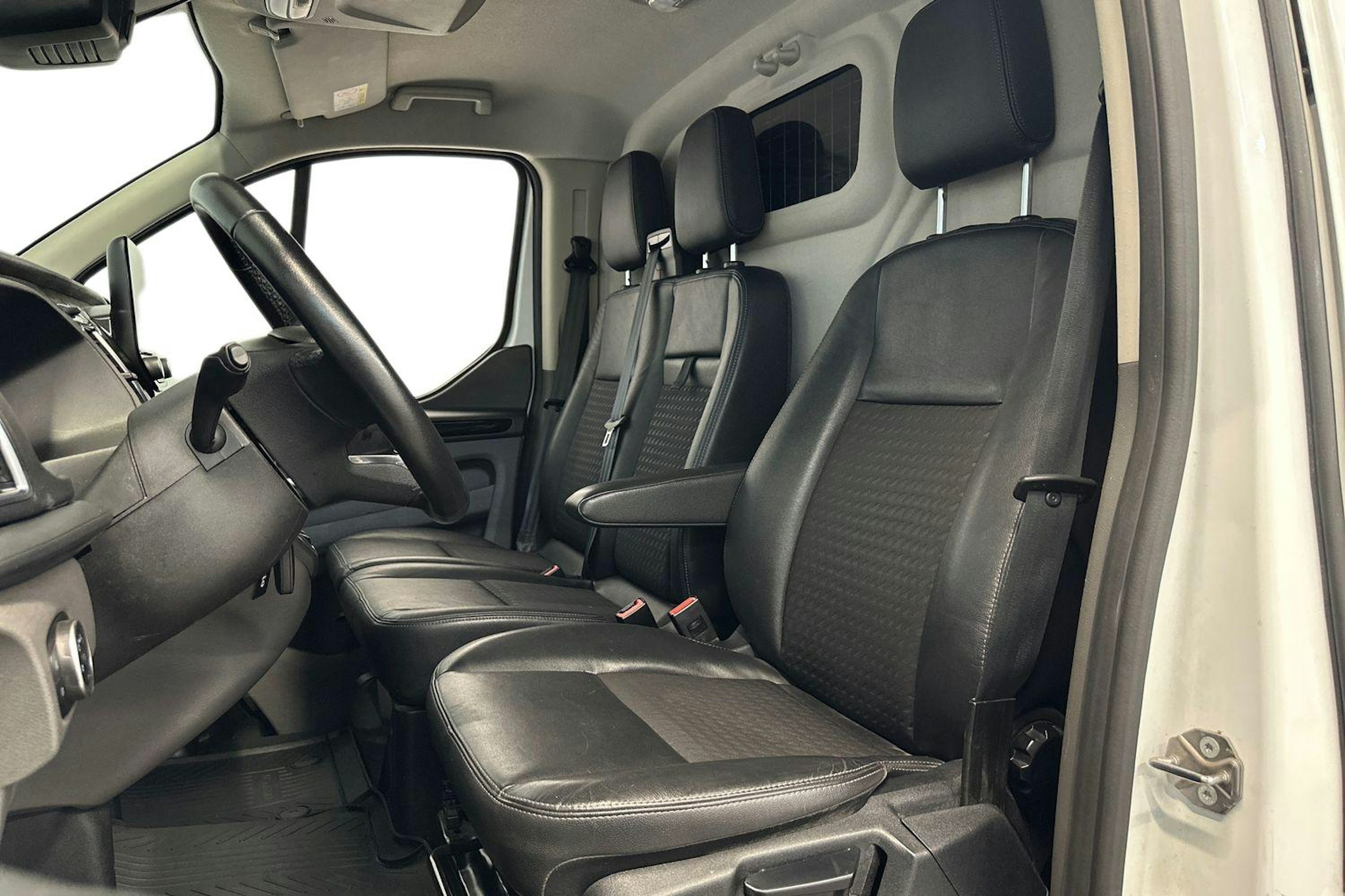 valkoinen Ford Transit Custom 2021 kuva 9.
