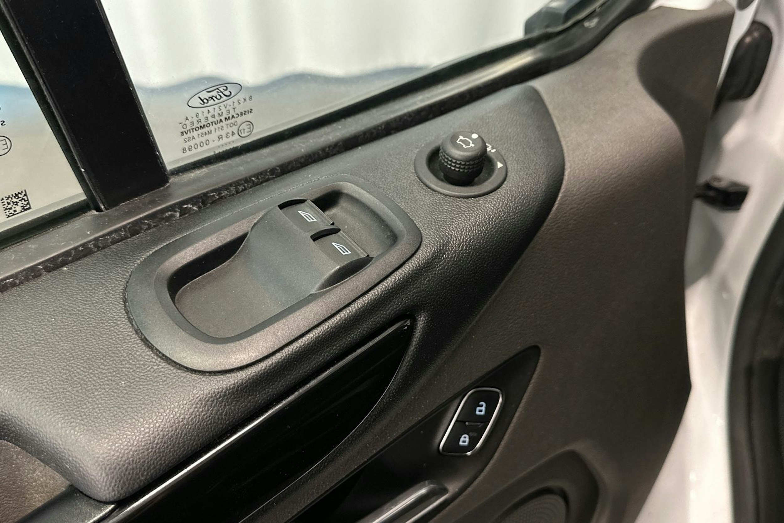 valkoinen Ford Transit Custom 2021 kuva 16.