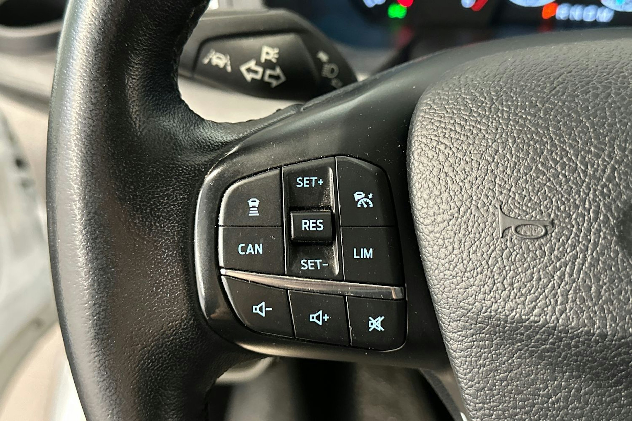 valkoinen Ford Transit Custom 2021 kuva 18.