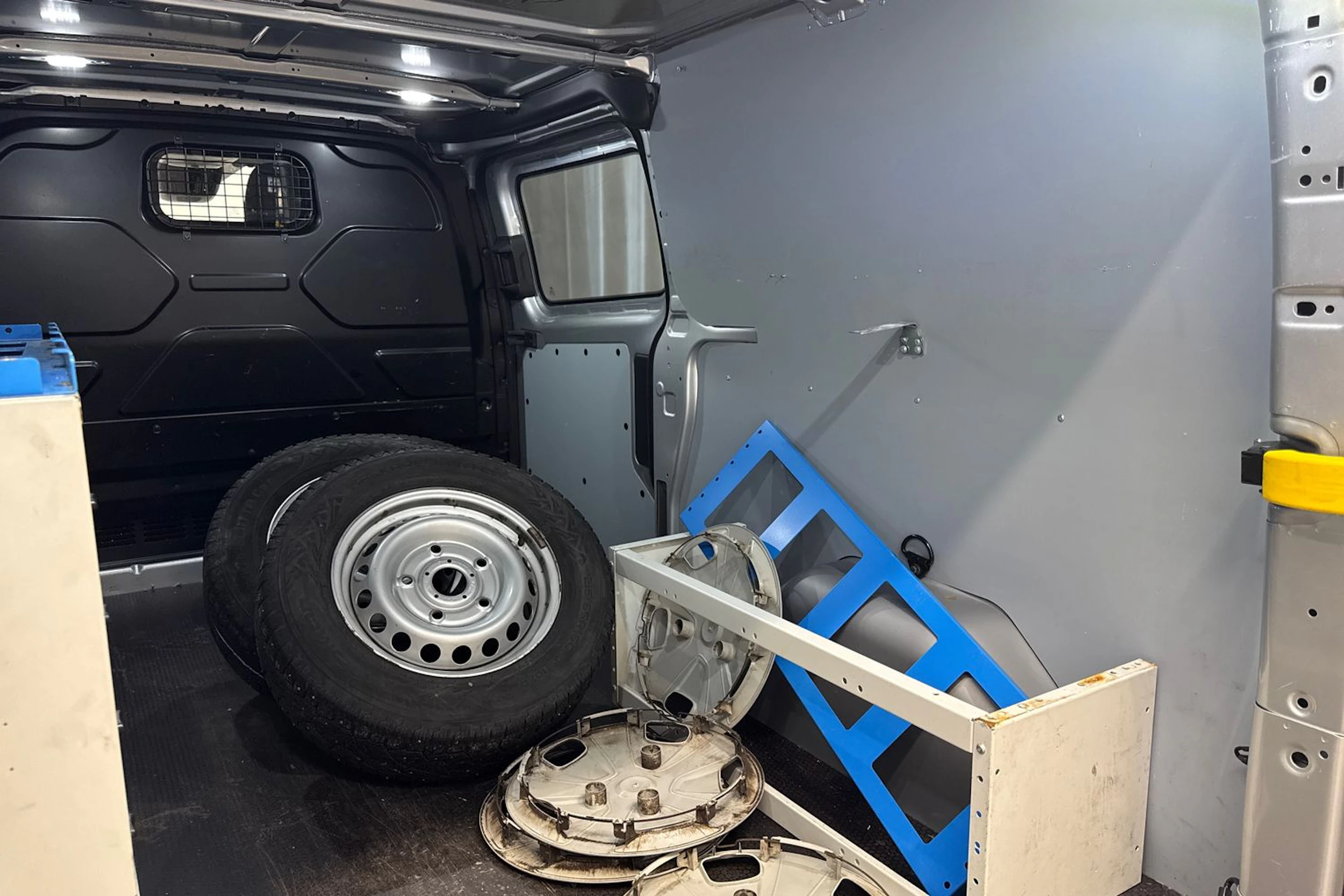 harmaa Ford Transit Custom 2021 kuva 24.