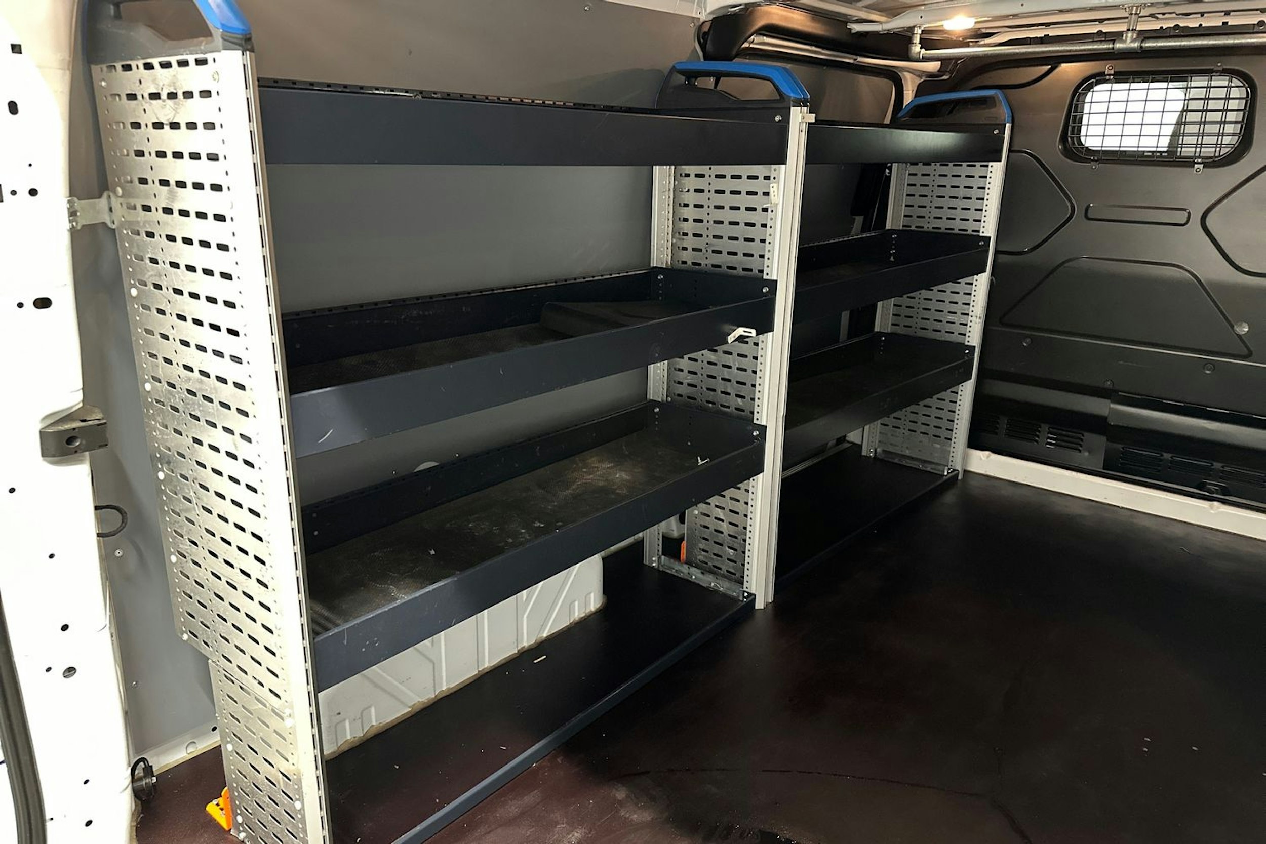 valkoinen Ford Transit Custom 2021 kuva 11.