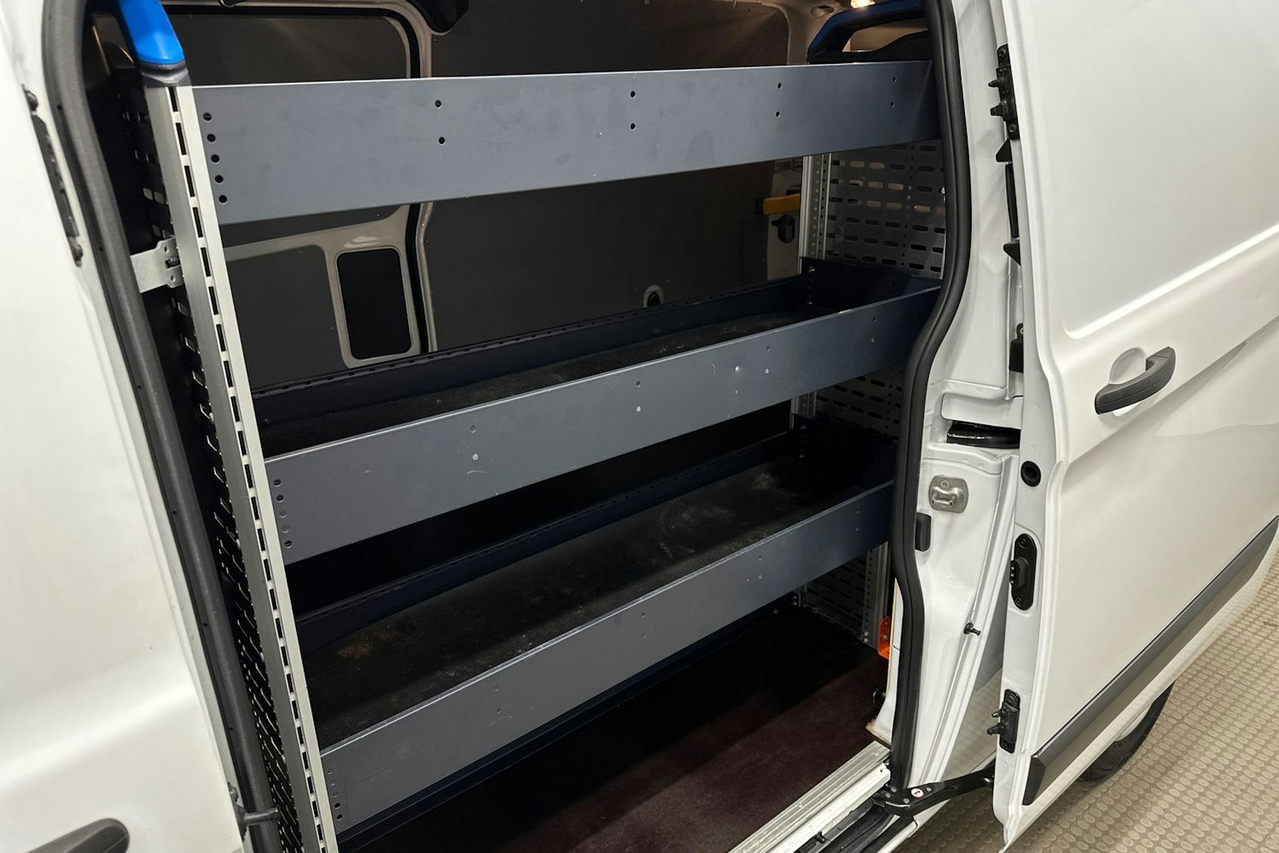 valkoinen Ford Transit Custom 2021 kuva 12.