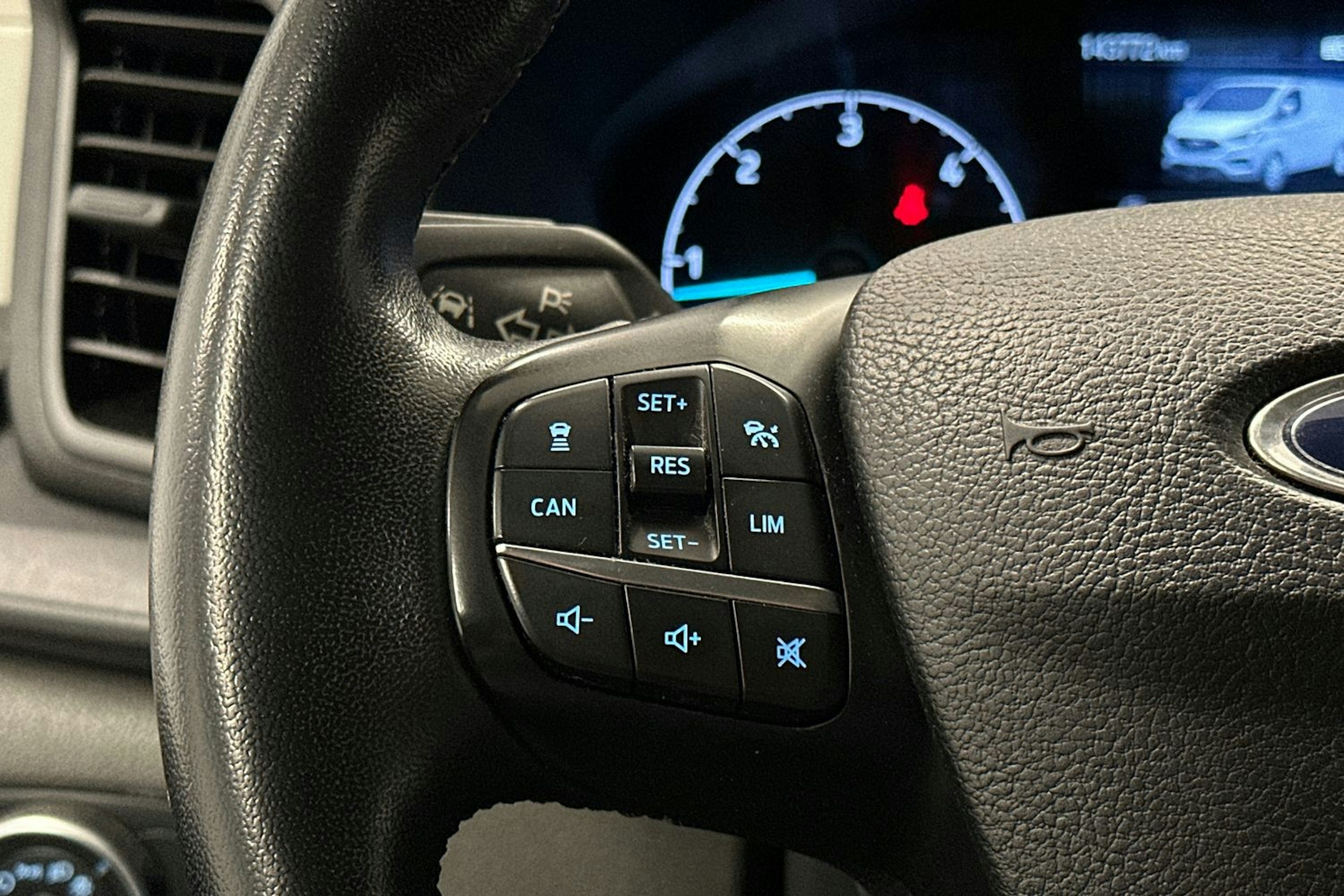 valkoinen Ford Transit Custom 2021 kuva 17.