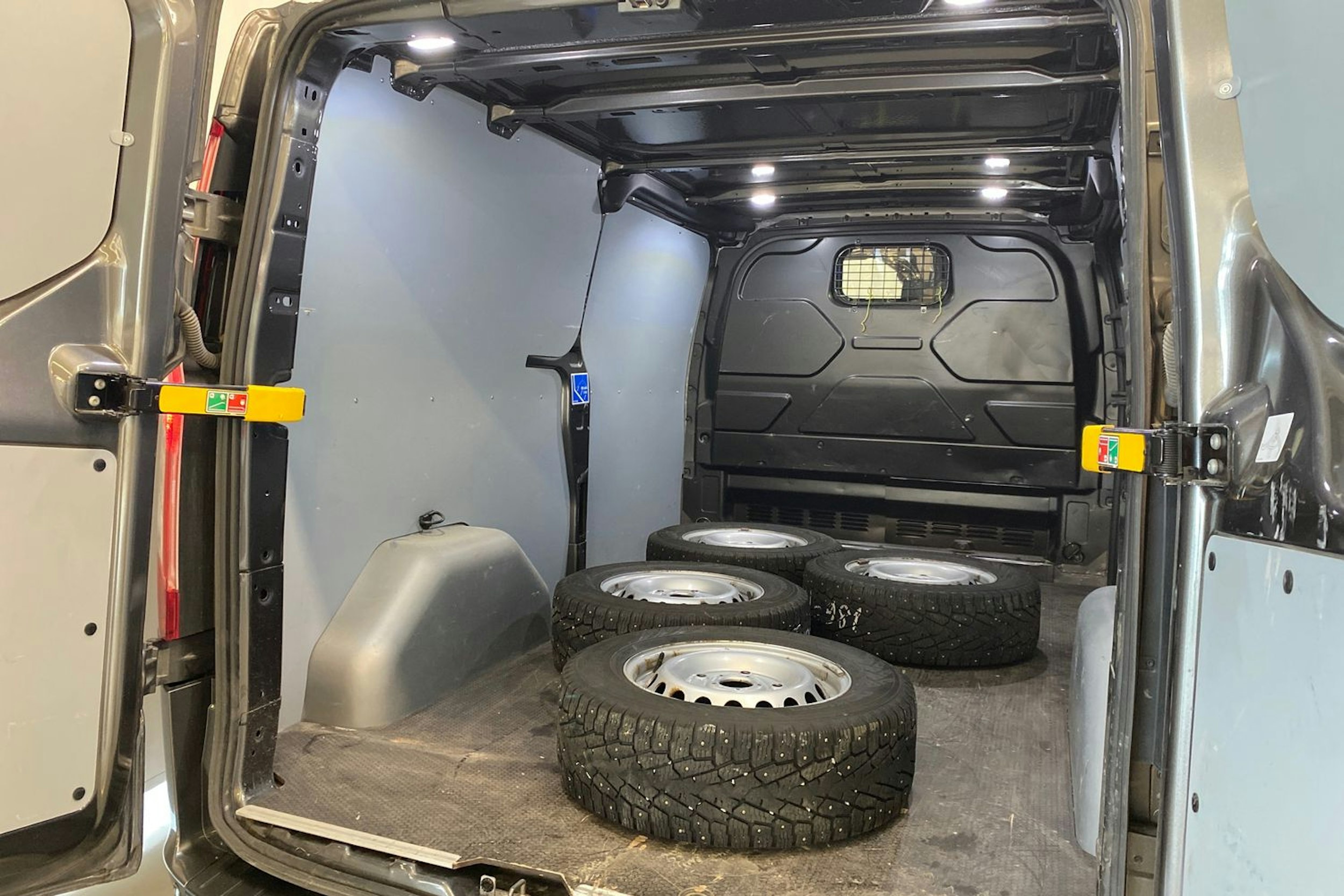 harmaa Ford Transit Custom 2021 kuva 24.