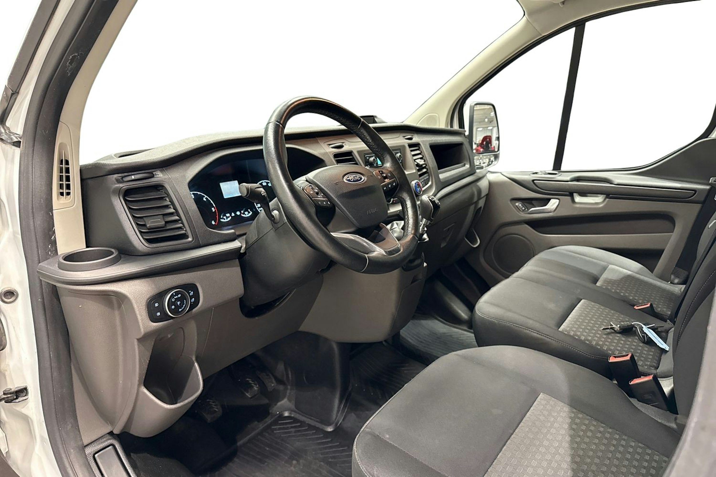 valkoinen Ford Transit Custom 2021 kuva 7.