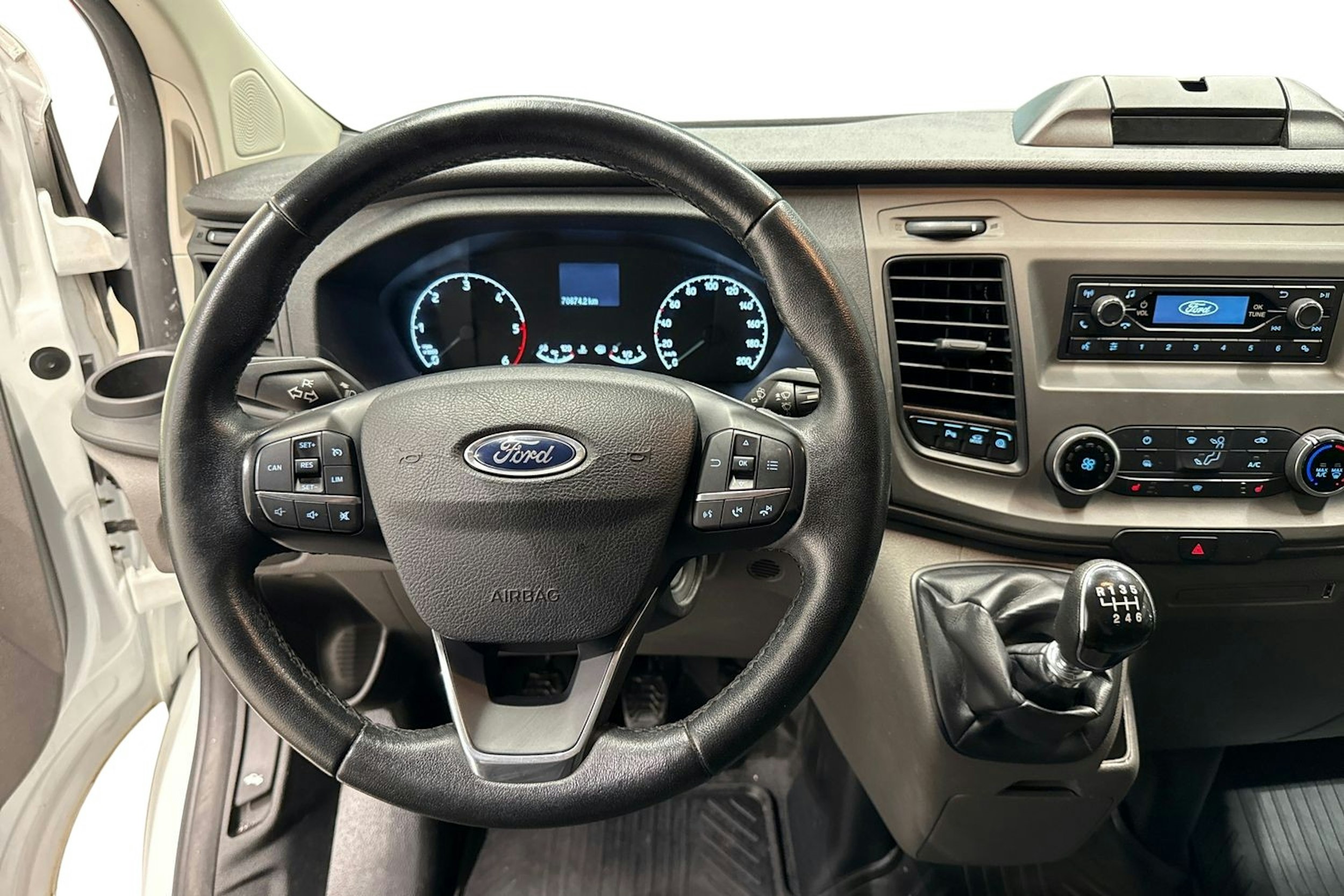 valkoinen Ford Transit Custom 2021 kuva 9.