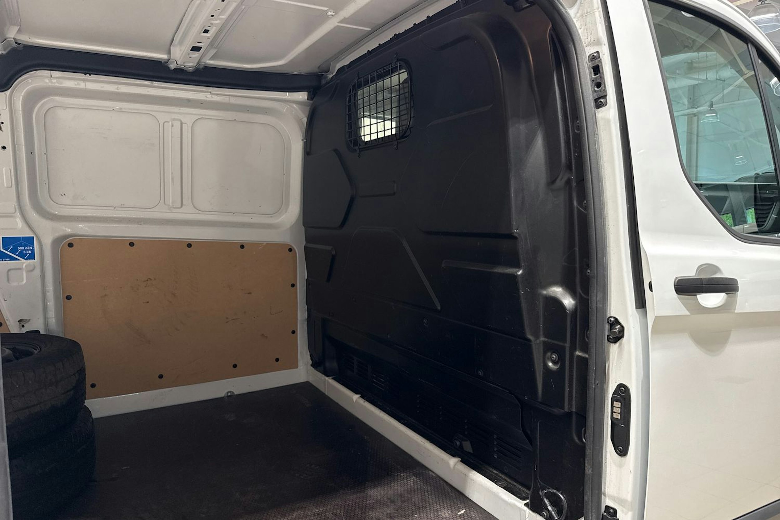 valkoinen Ford Transit Custom 2021 kuva 14.