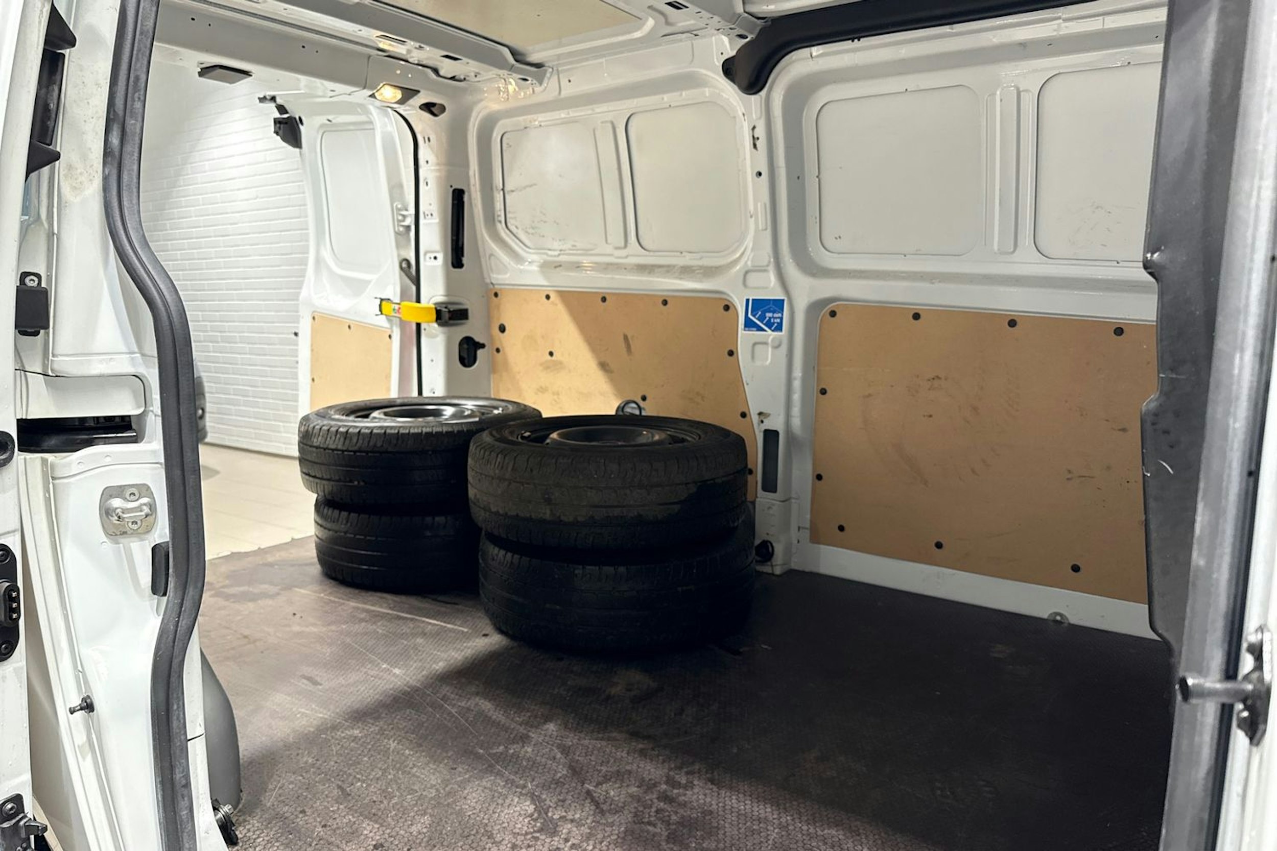 valkoinen Ford Transit Custom 2021 kuva 15.