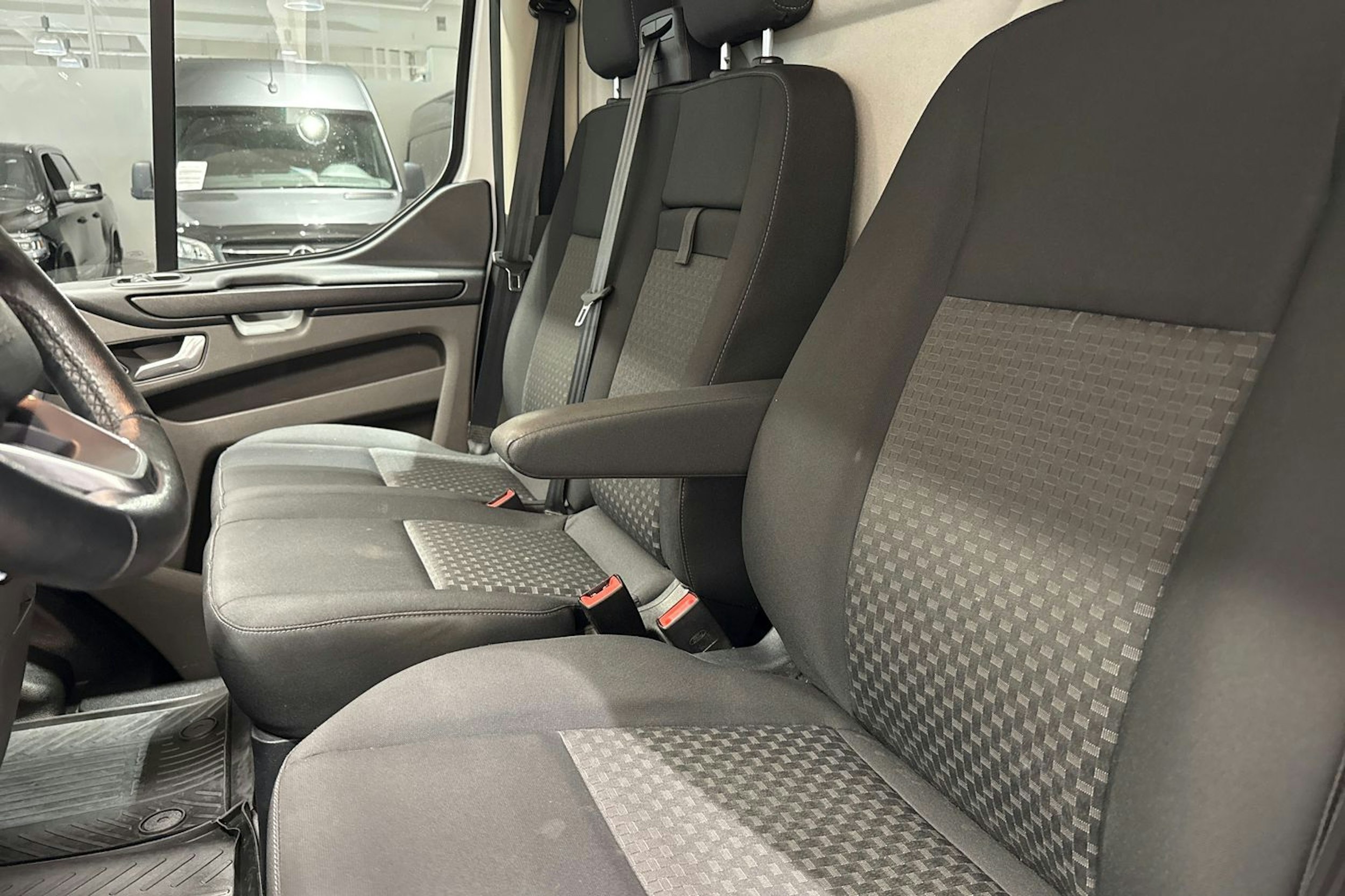 valkoinen Ford Transit Custom 2021 kuva 23.