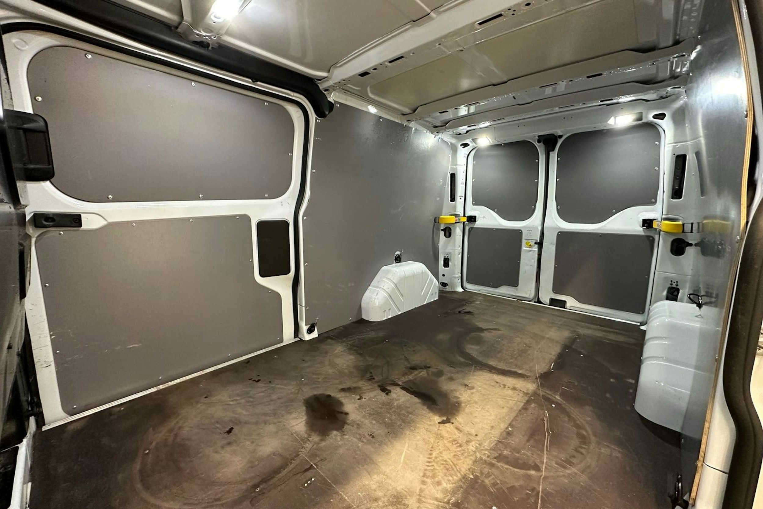 valkoinen Ford Transit Custom 2021 kuva 12.
