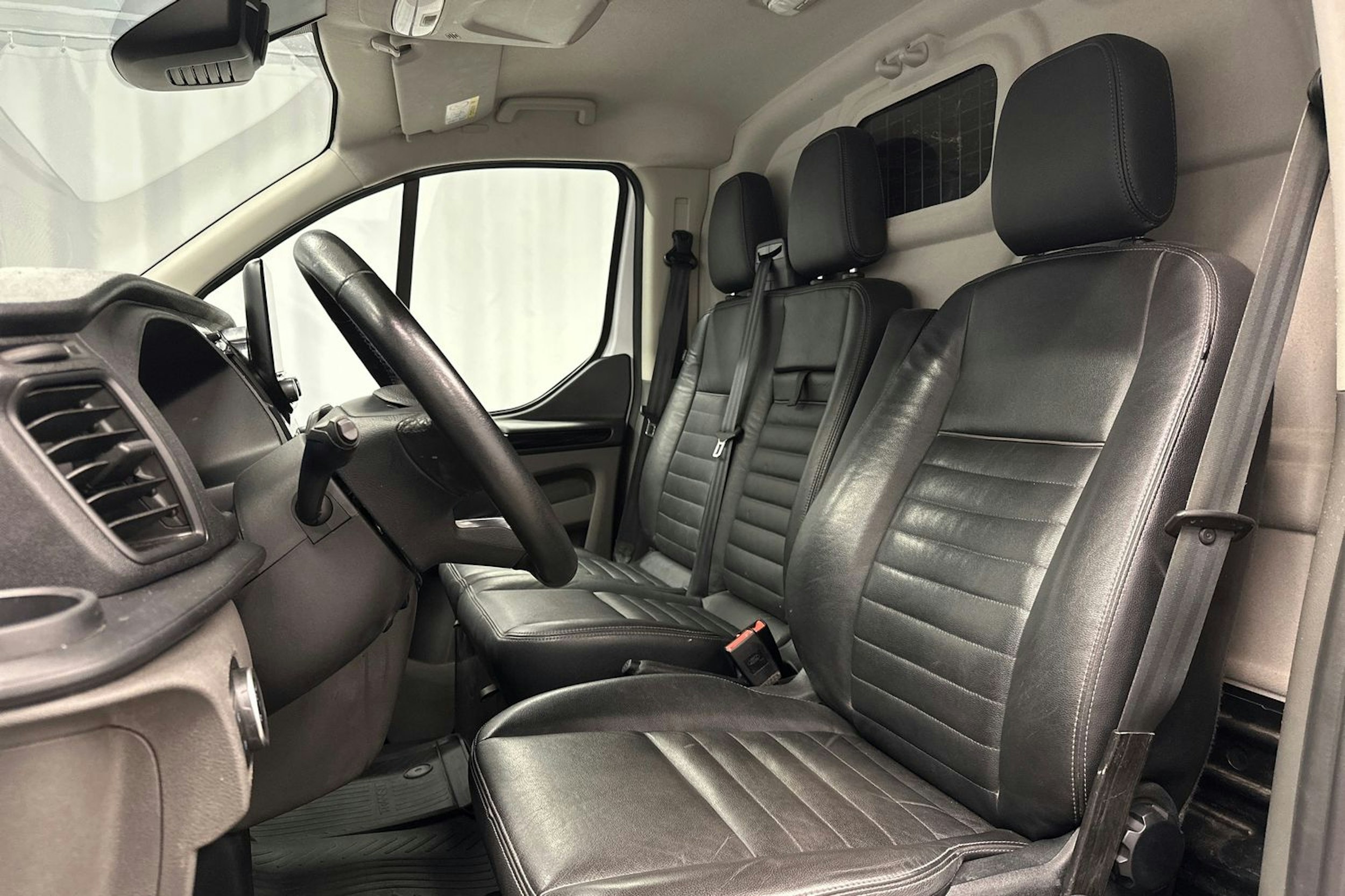 valkoinen Ford Transit Custom 2021 kuva 13.
