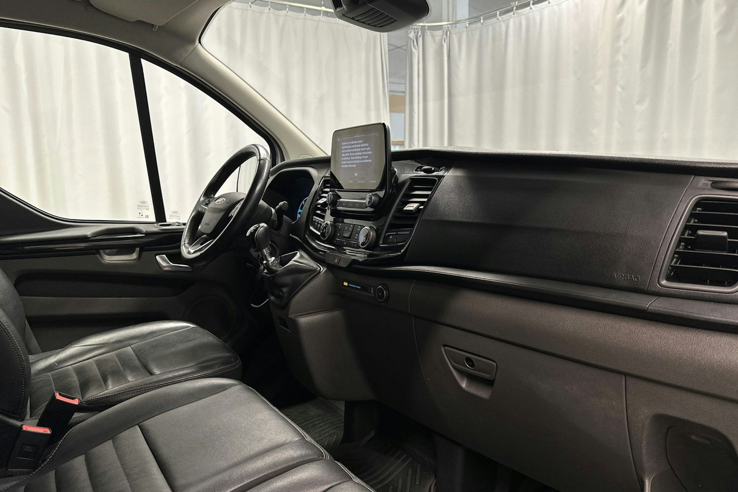 valkoinen Ford Transit Custom 2021 kuva 14.