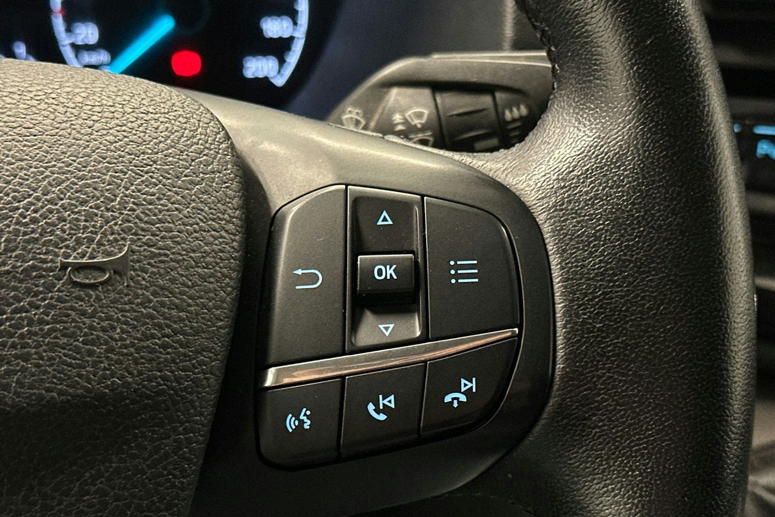 valkoinen Ford Transit Custom 2021 kuva 18.