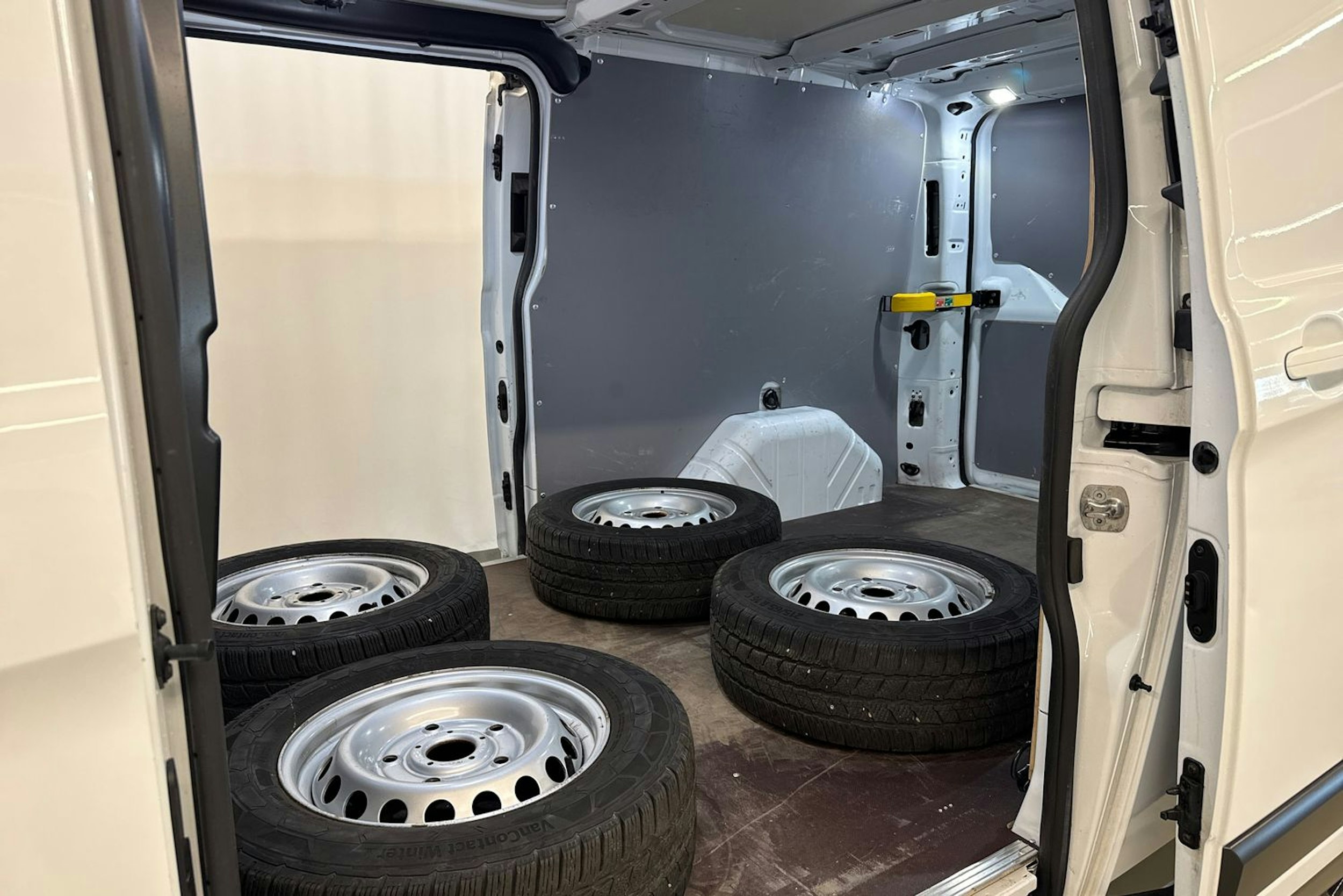 valkoinen Ford Transit Custom 2021 kuva 30.