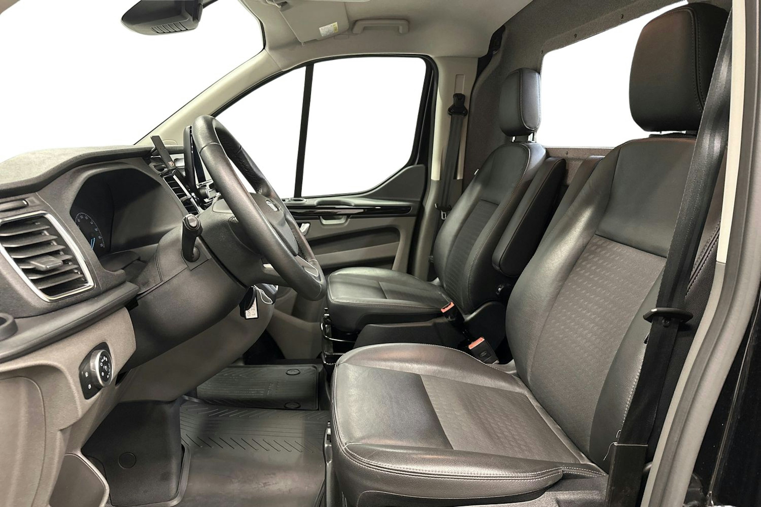 musta Ford Transit Custom 2021 kuva 8.
