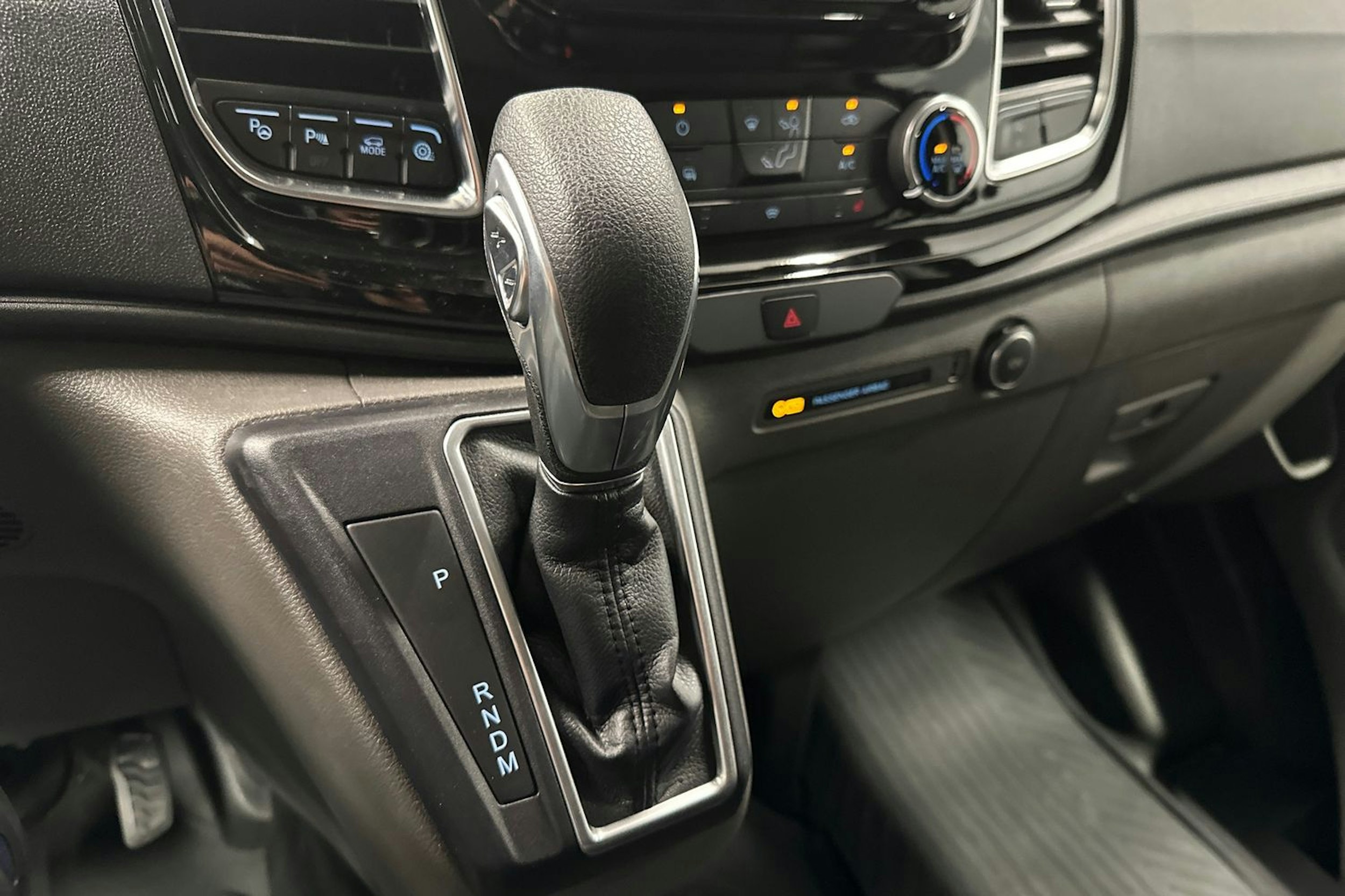 musta Ford Transit Custom 2021 kuva 20.