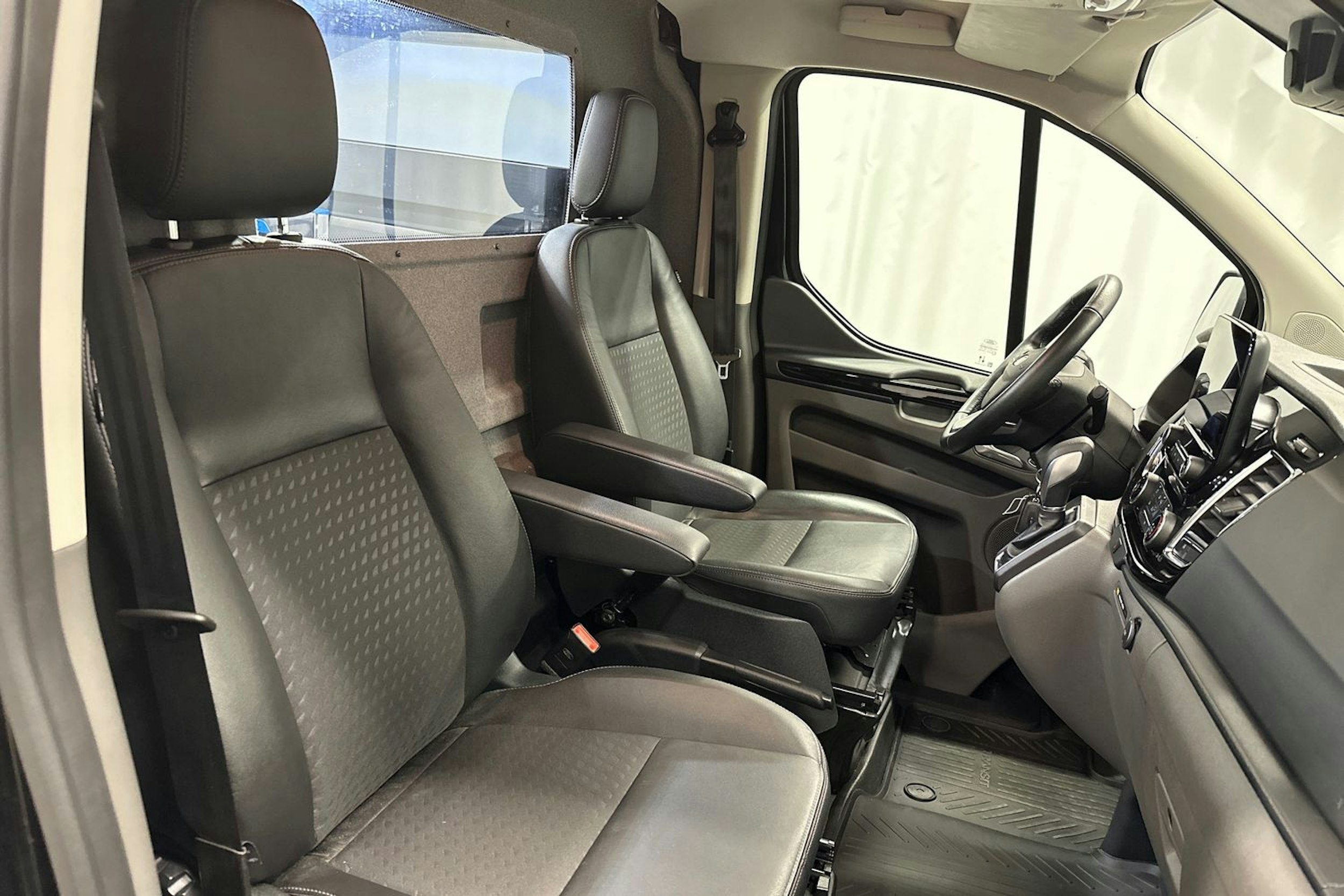 musta Ford Transit Custom 2021 kuva 21.