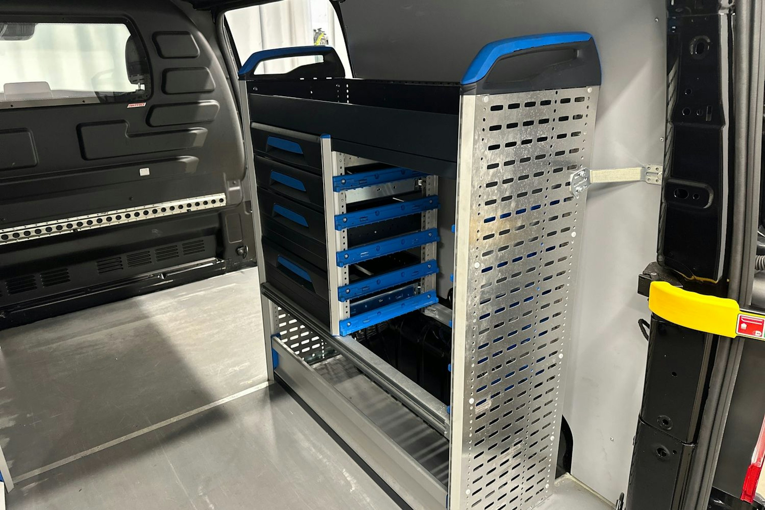 musta Ford Transit Custom 2021 kuva 27.