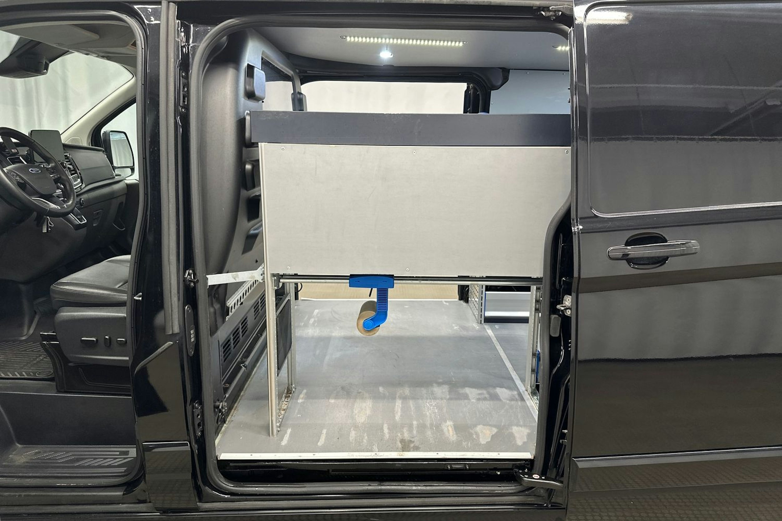 musta Ford Transit Custom 2021 kuva 28.
