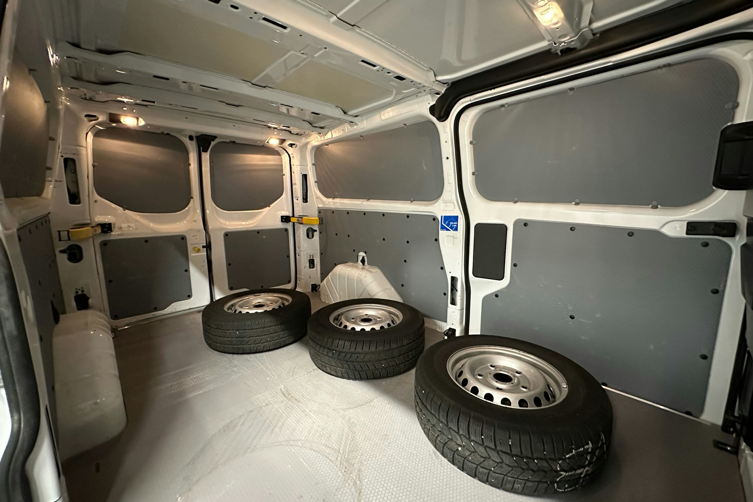 valkoinen Ford Transit Custom 2021 kuva 11.