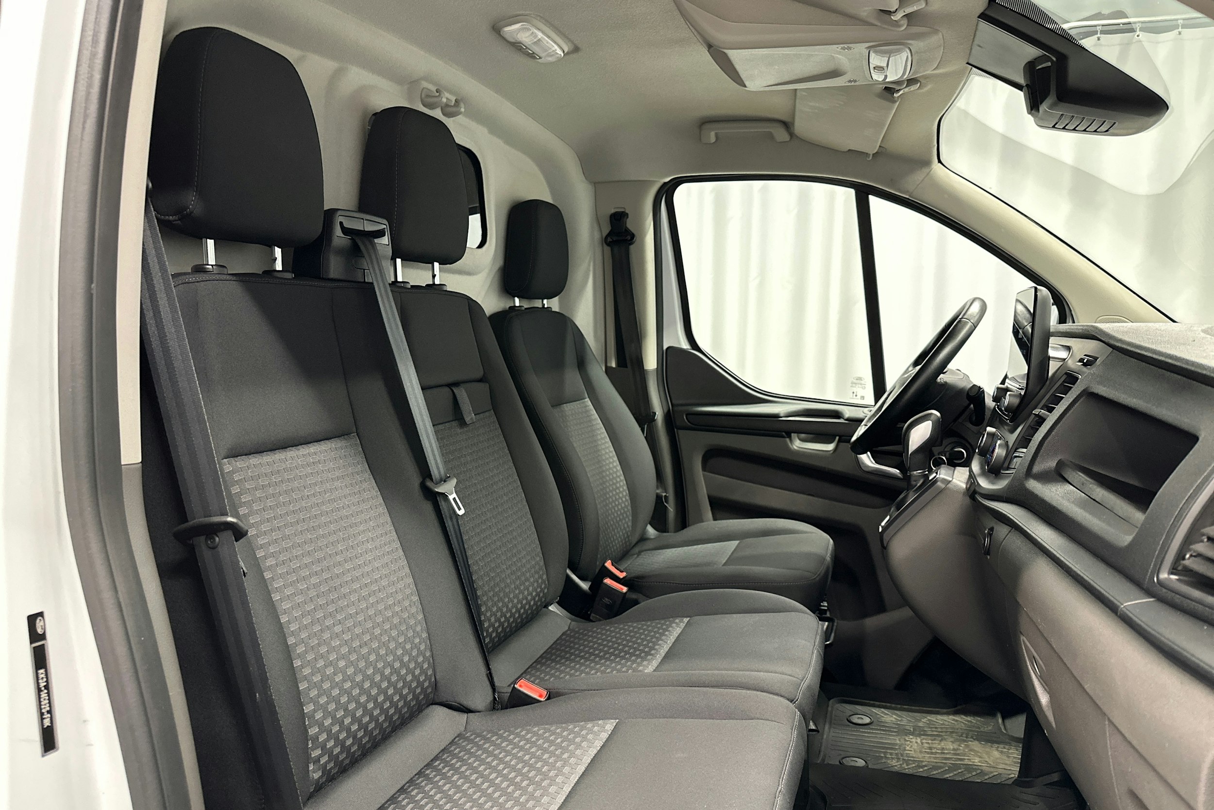 valkoinen Ford Transit Custom 2021 kuva 13.