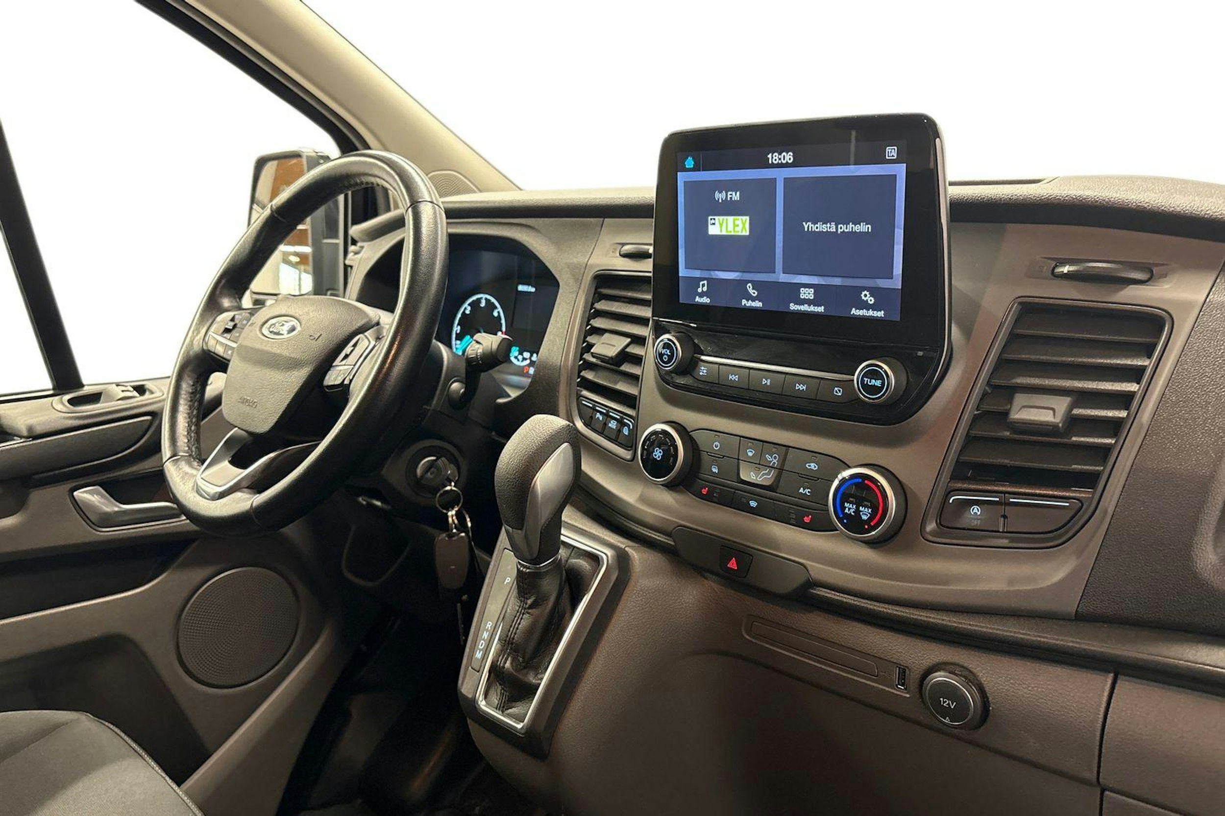 musta Ford Transit Custom 2021 kuva 10.