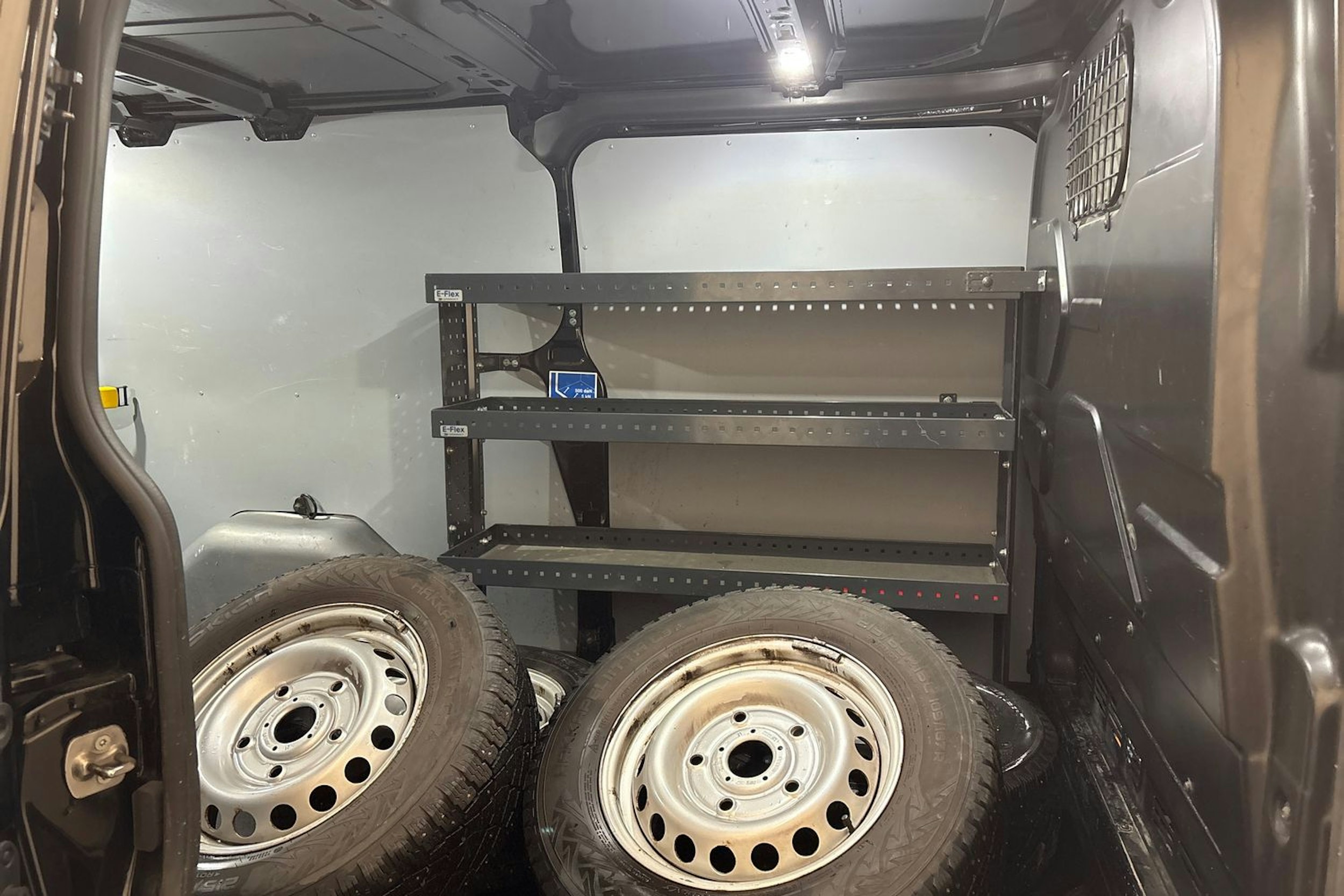 musta Ford Transit Custom 2021 kuva 24.