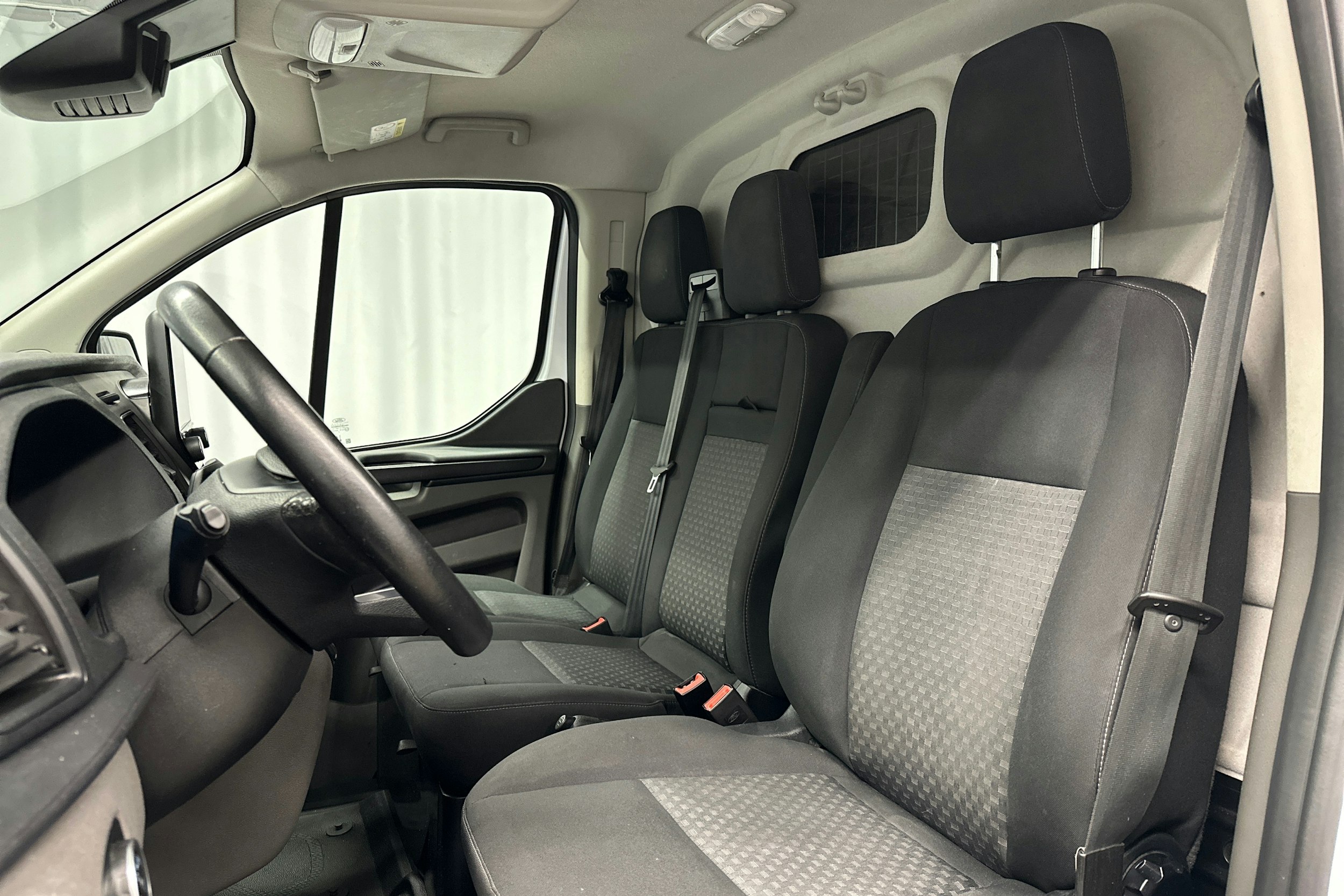 valkoinen Ford Transit Custom 2021 kuva 11.