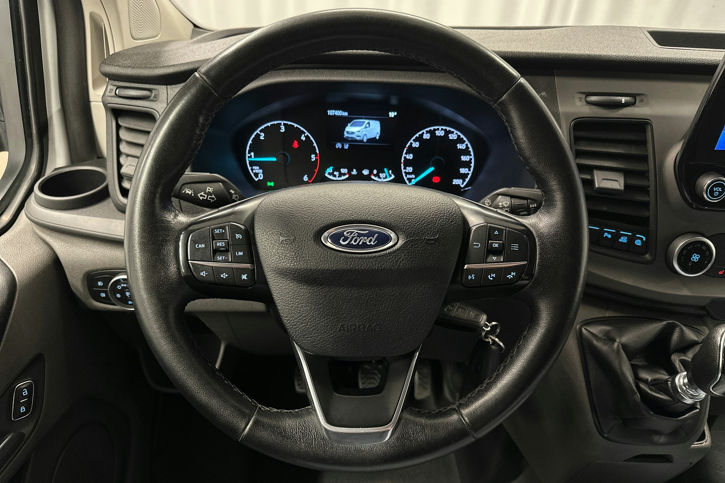 valkoinen Ford Transit Custom 2021 kuva 14.