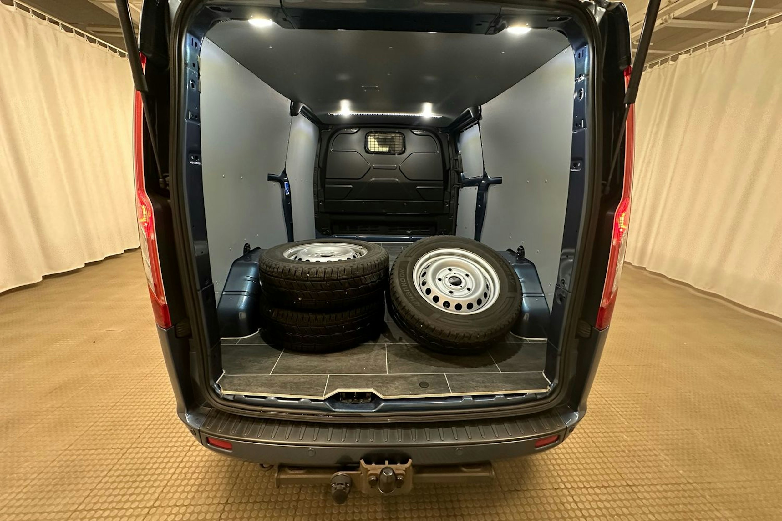 sininen Ford Transit Custom 2021 kuva 21.