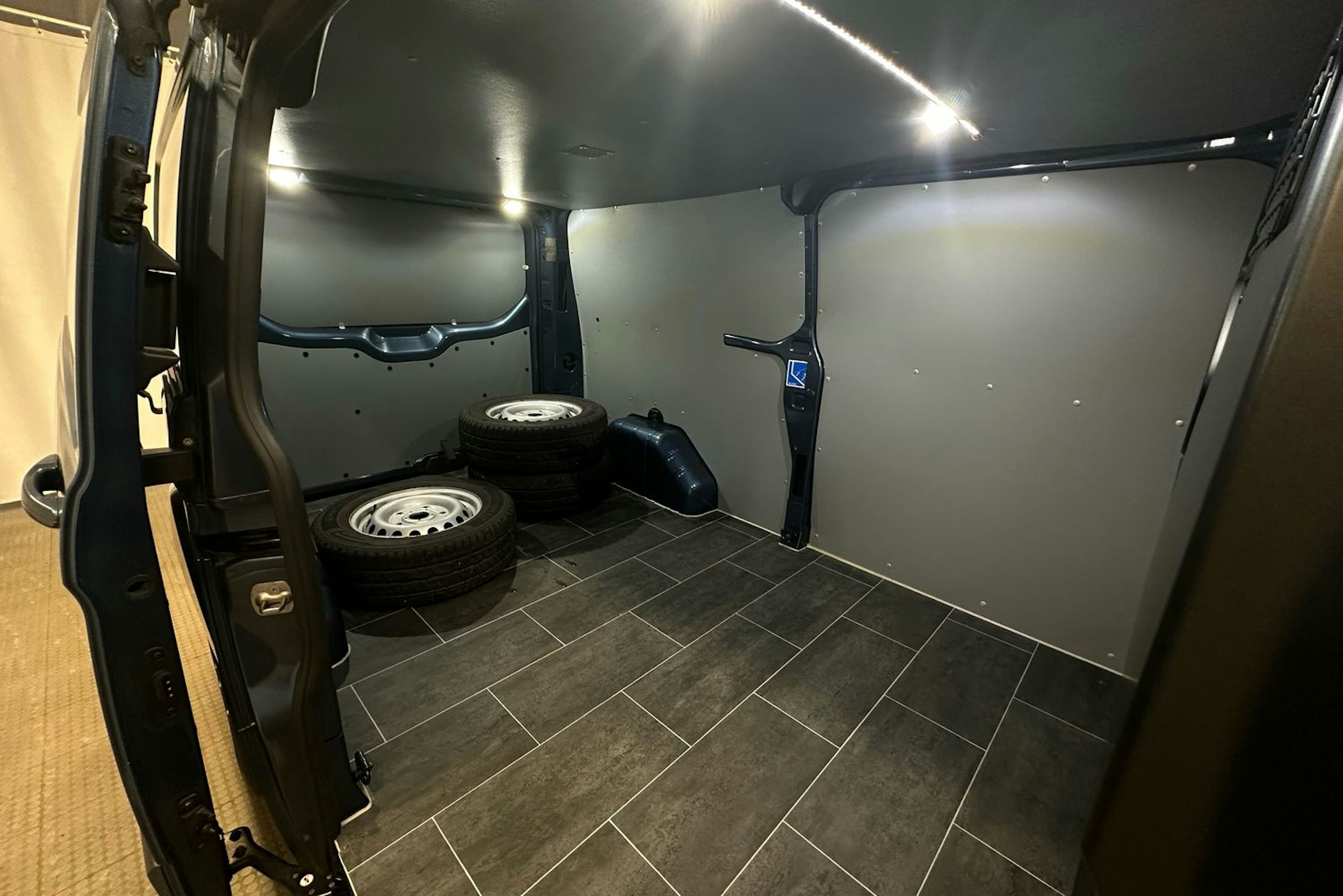 sininen Ford Transit Custom 2021 kuva 22.