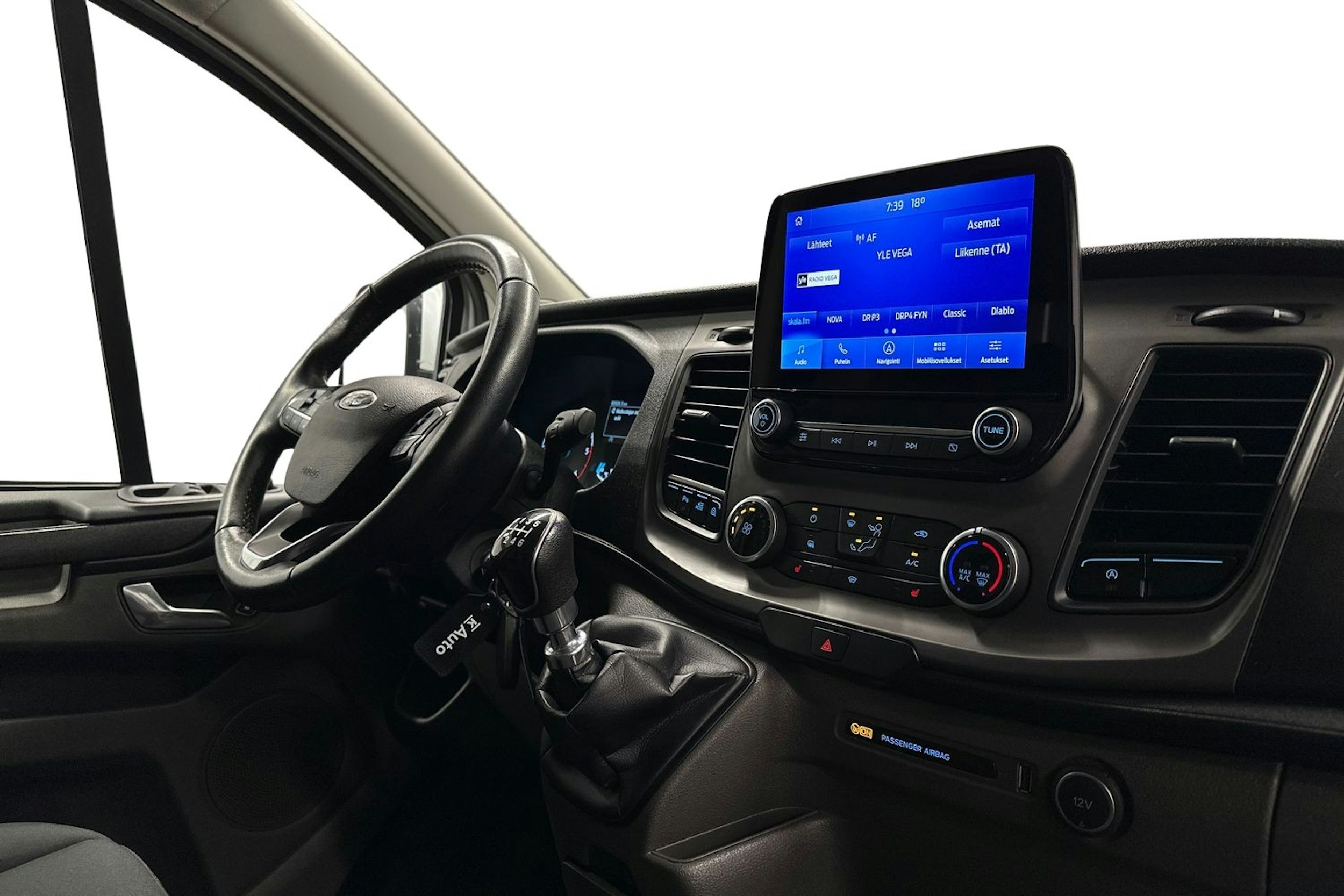 valkoinen Ford Transit Custom 2021 kuva 7.