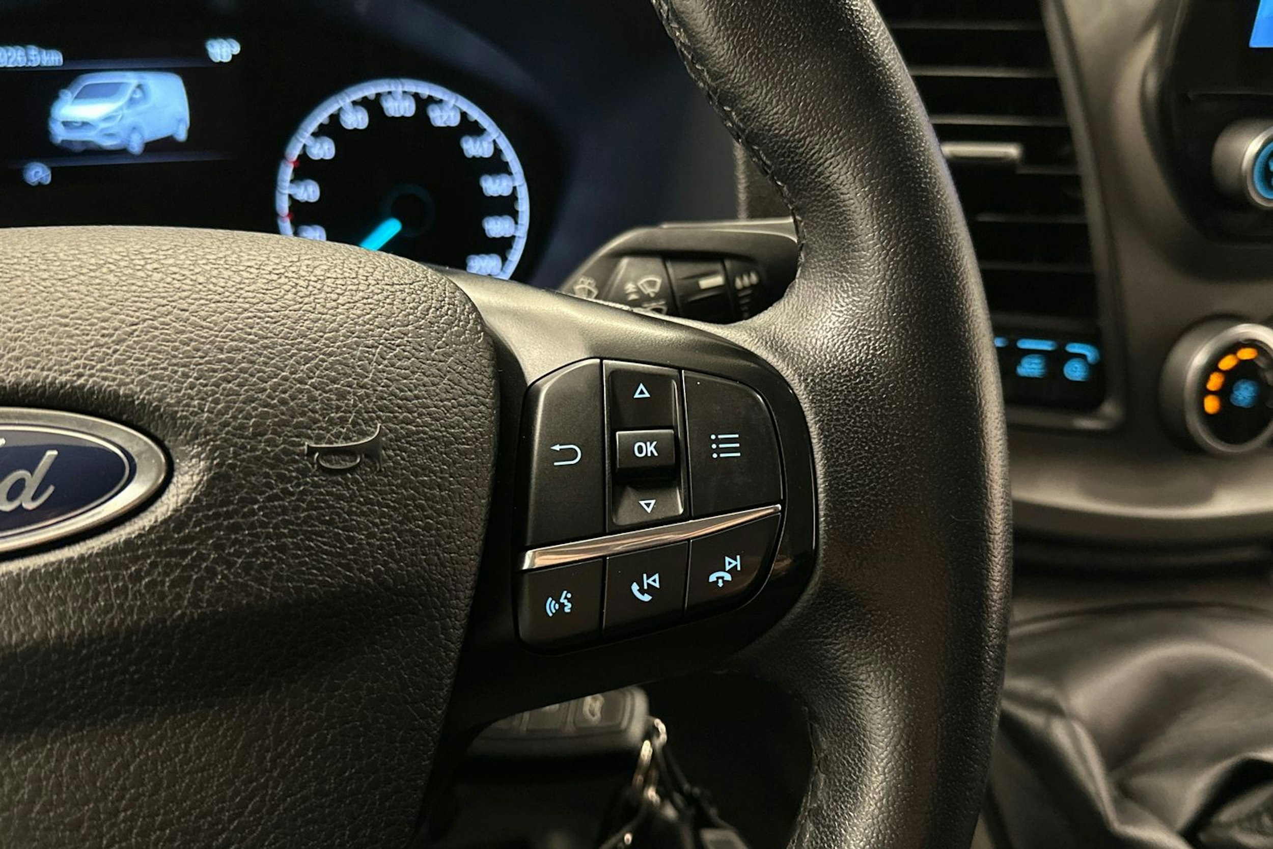 valkoinen Ford Transit Custom 2021 kuva 13.