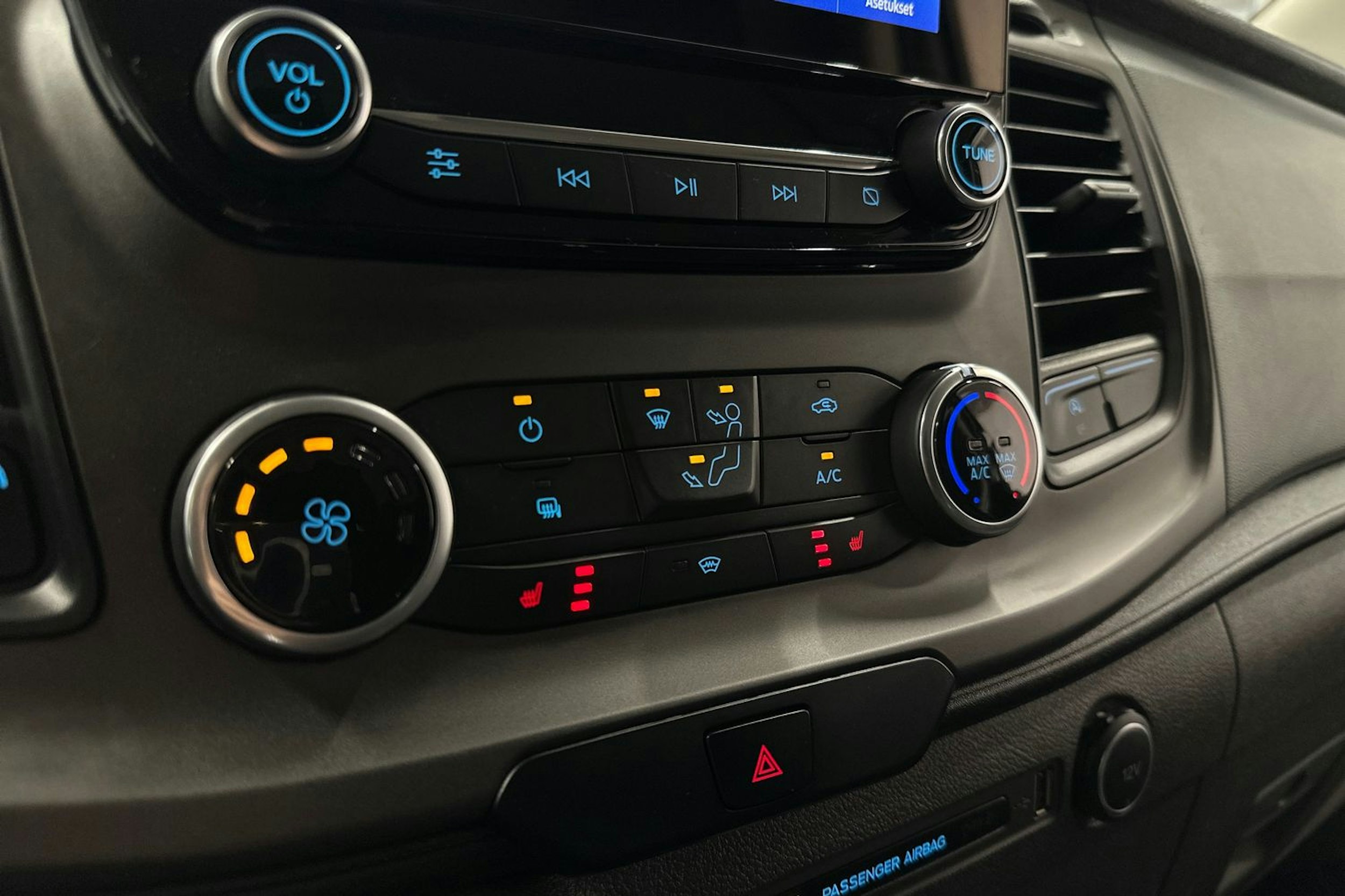 valkoinen Ford Transit Custom 2021 kuva 15.