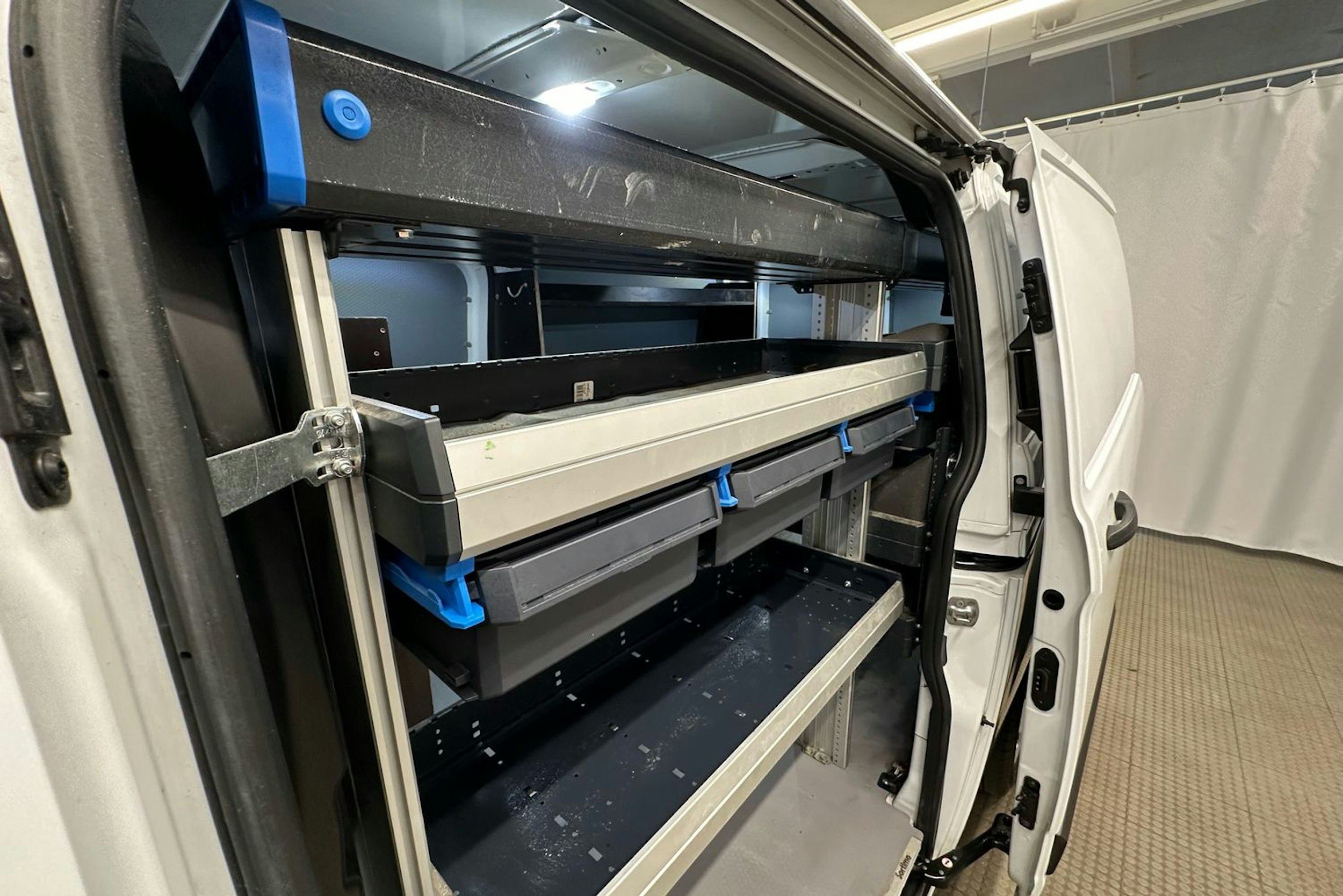 valkoinen Ford Transit Custom 2021 kuva 27.