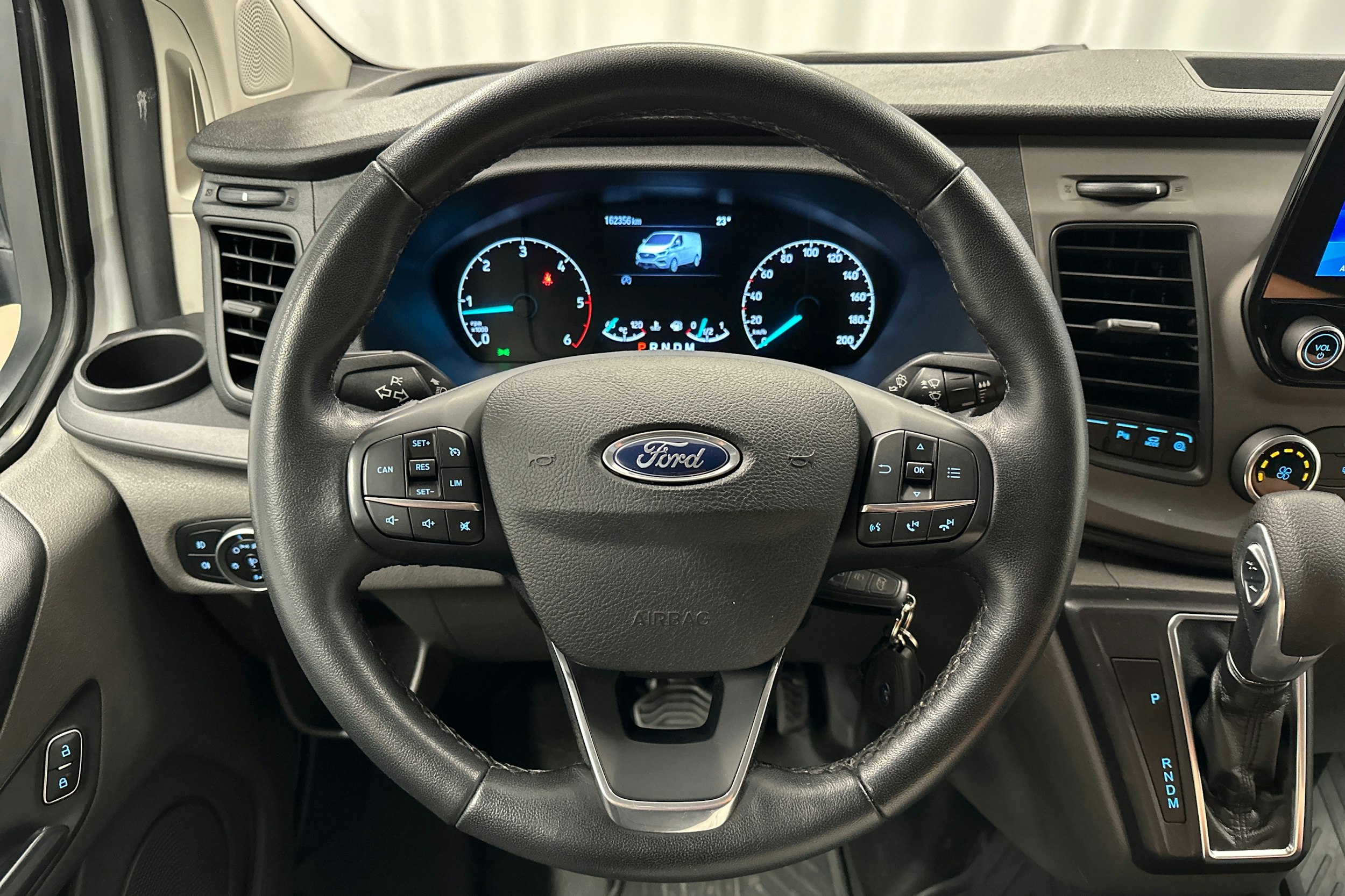 valkoinen Ford Transit Custom 2021 kuva 11.