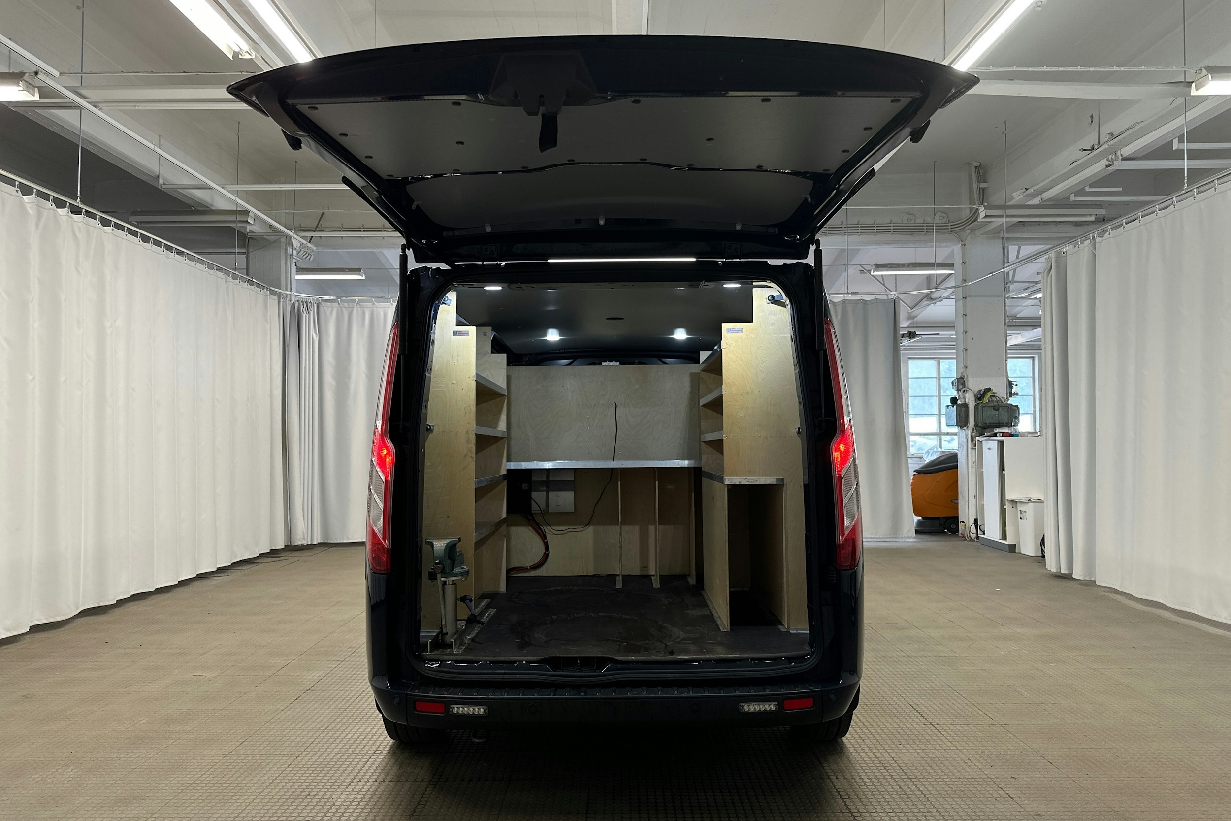 sininen Ford Transit Custom 2021 kuva 10.