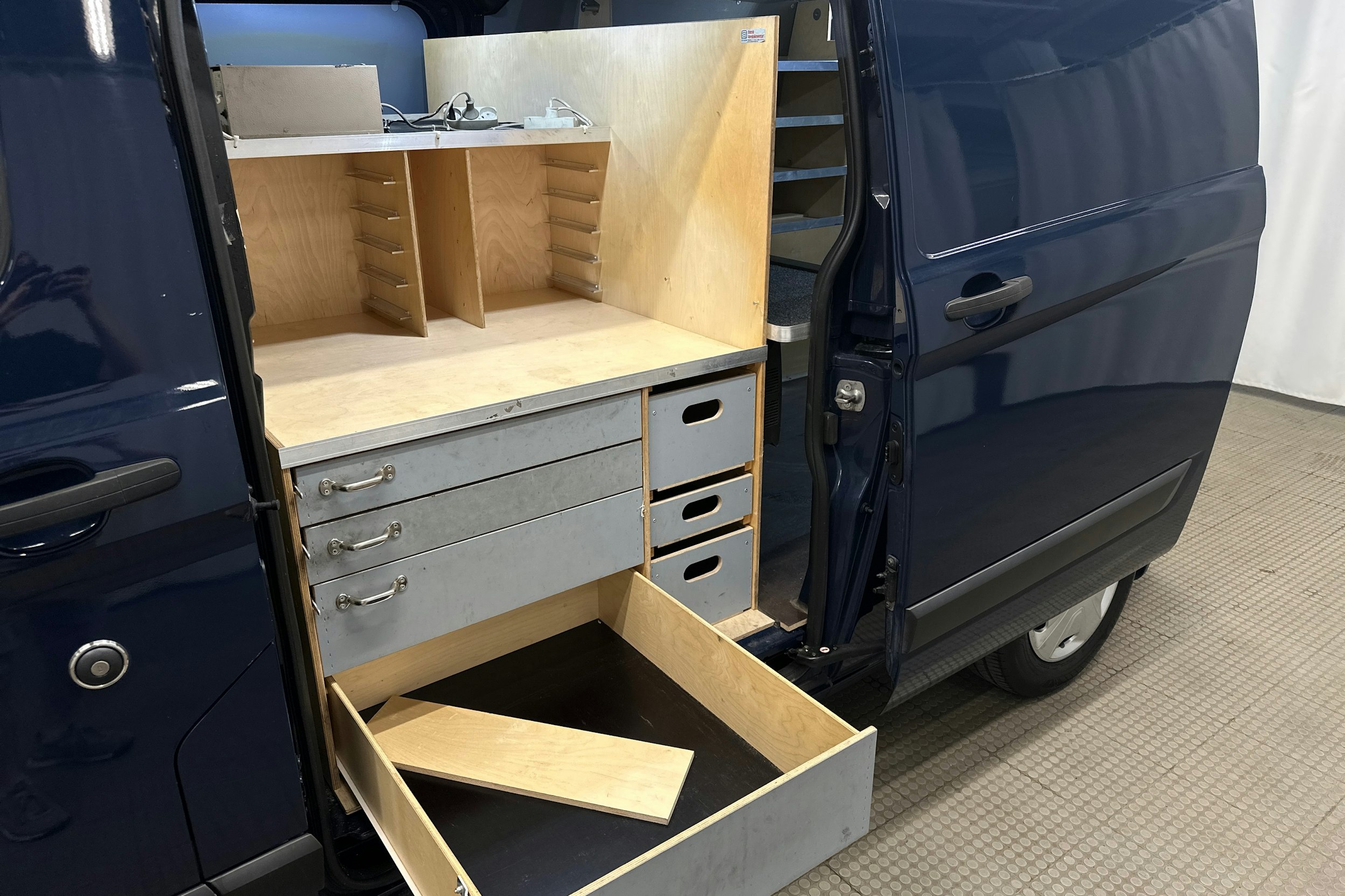 sininen Ford Transit Custom 2021 kuva 13.
