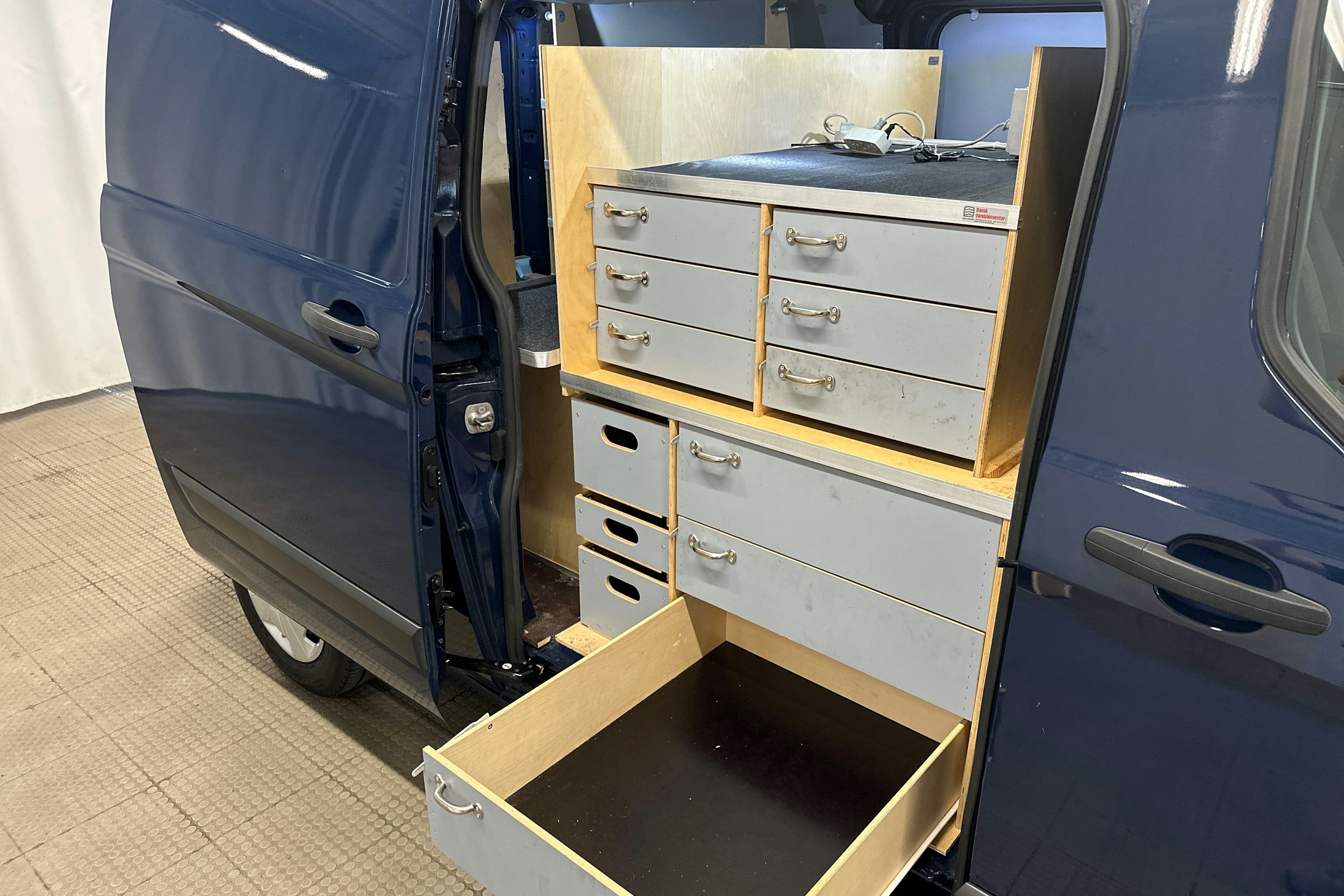 sininen Ford Transit Custom 2021 kuva 14.