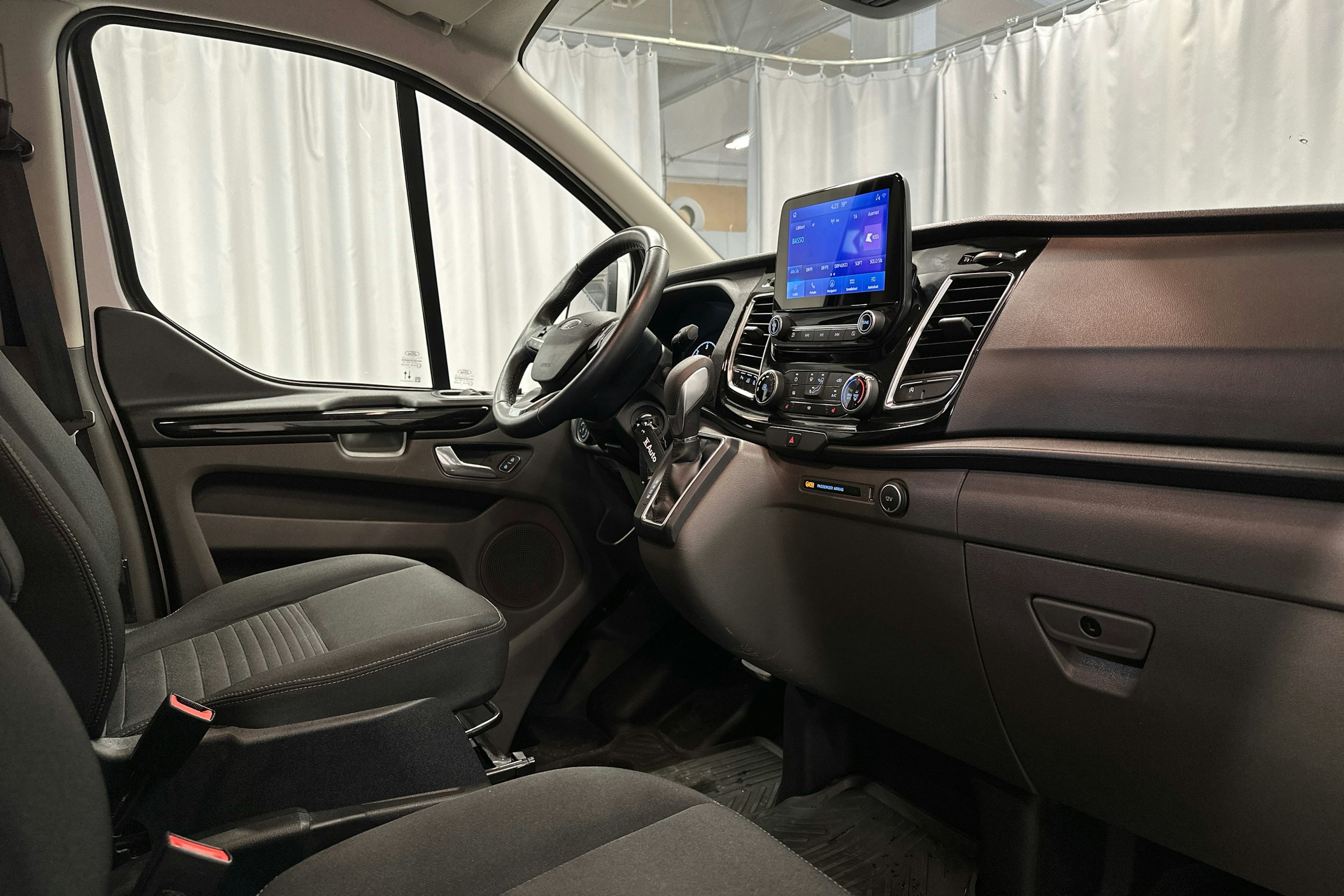 hopea Ford Transit Custom 2021 kuva 6.