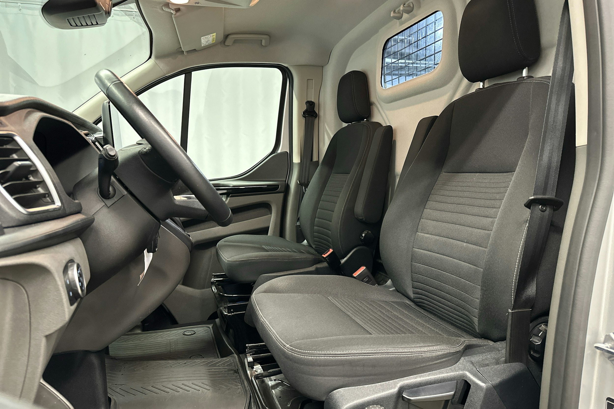 hopea Ford Transit Custom 2021 kuva 15.
