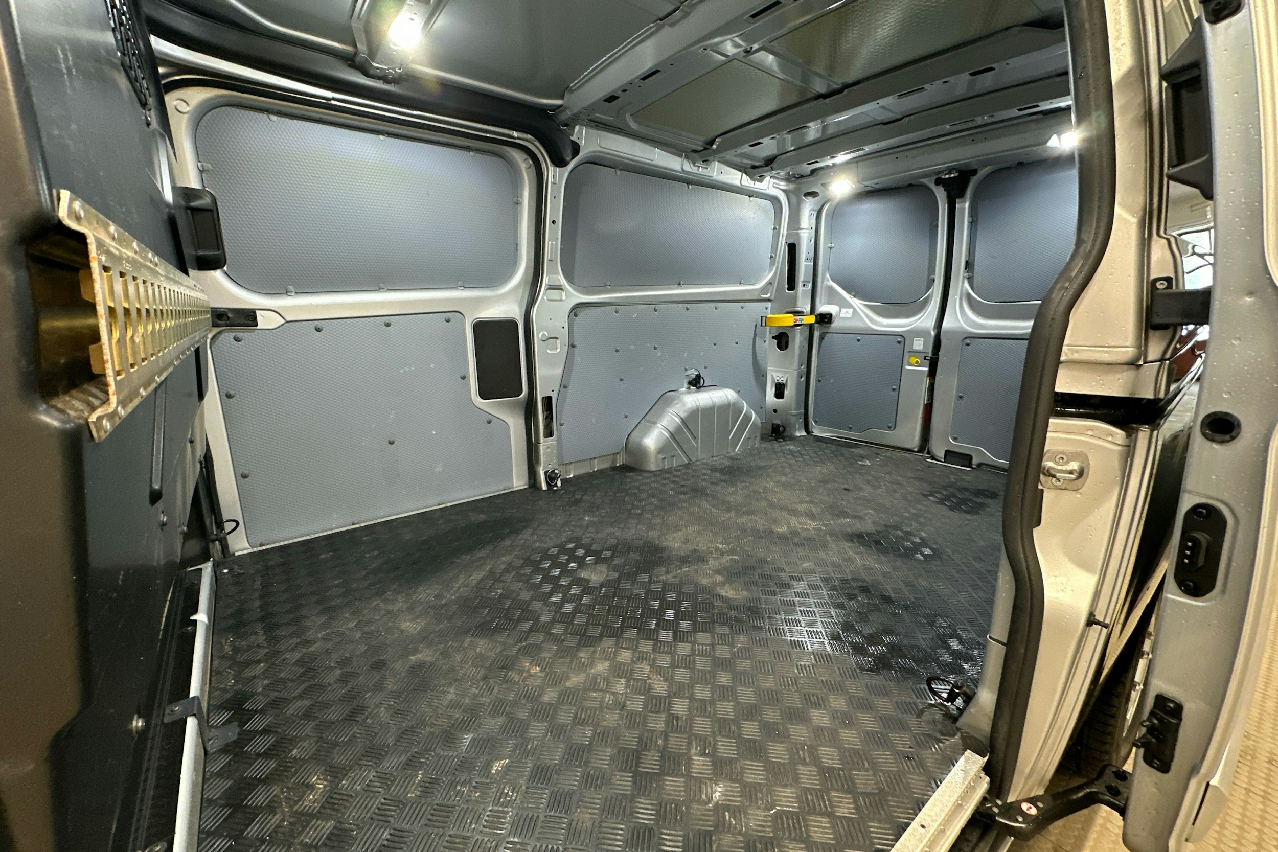 hopea Ford Transit Custom 2021 kuva 16.