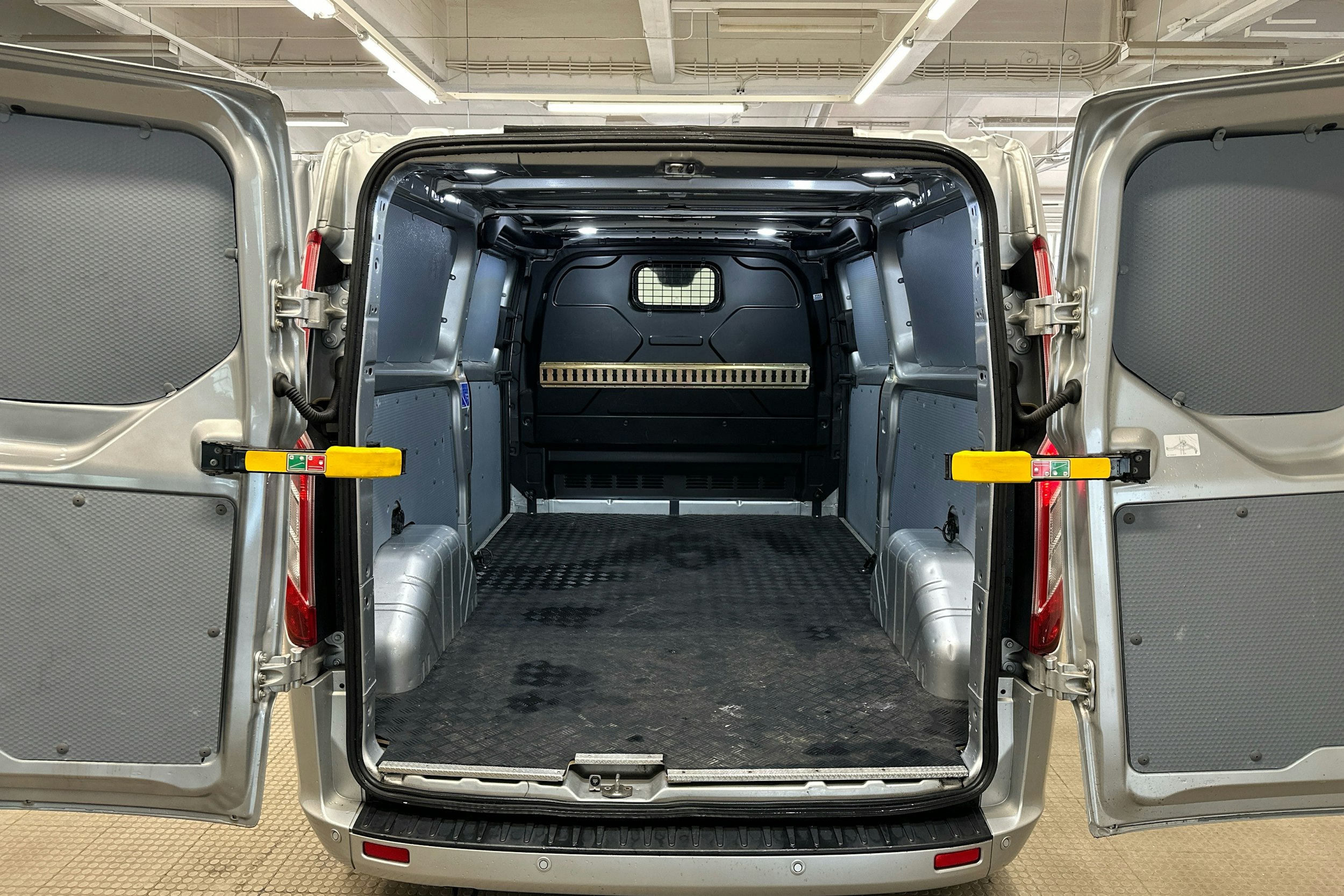 hopea Ford Transit Custom 2021 kuva 17.