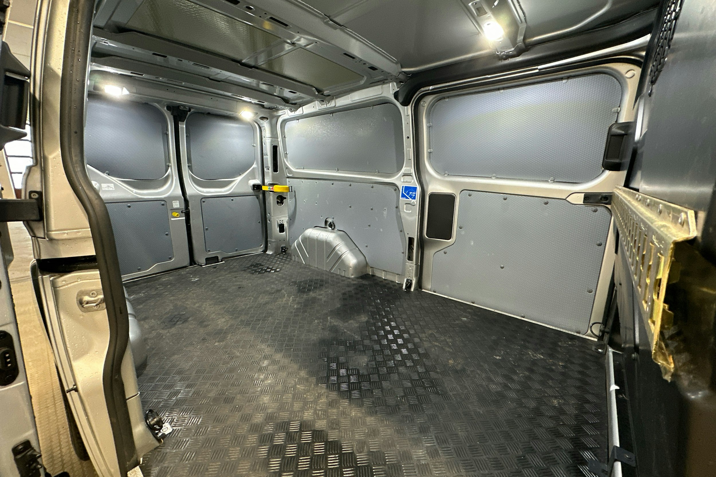 hopea Ford Transit Custom 2021 kuva 18.