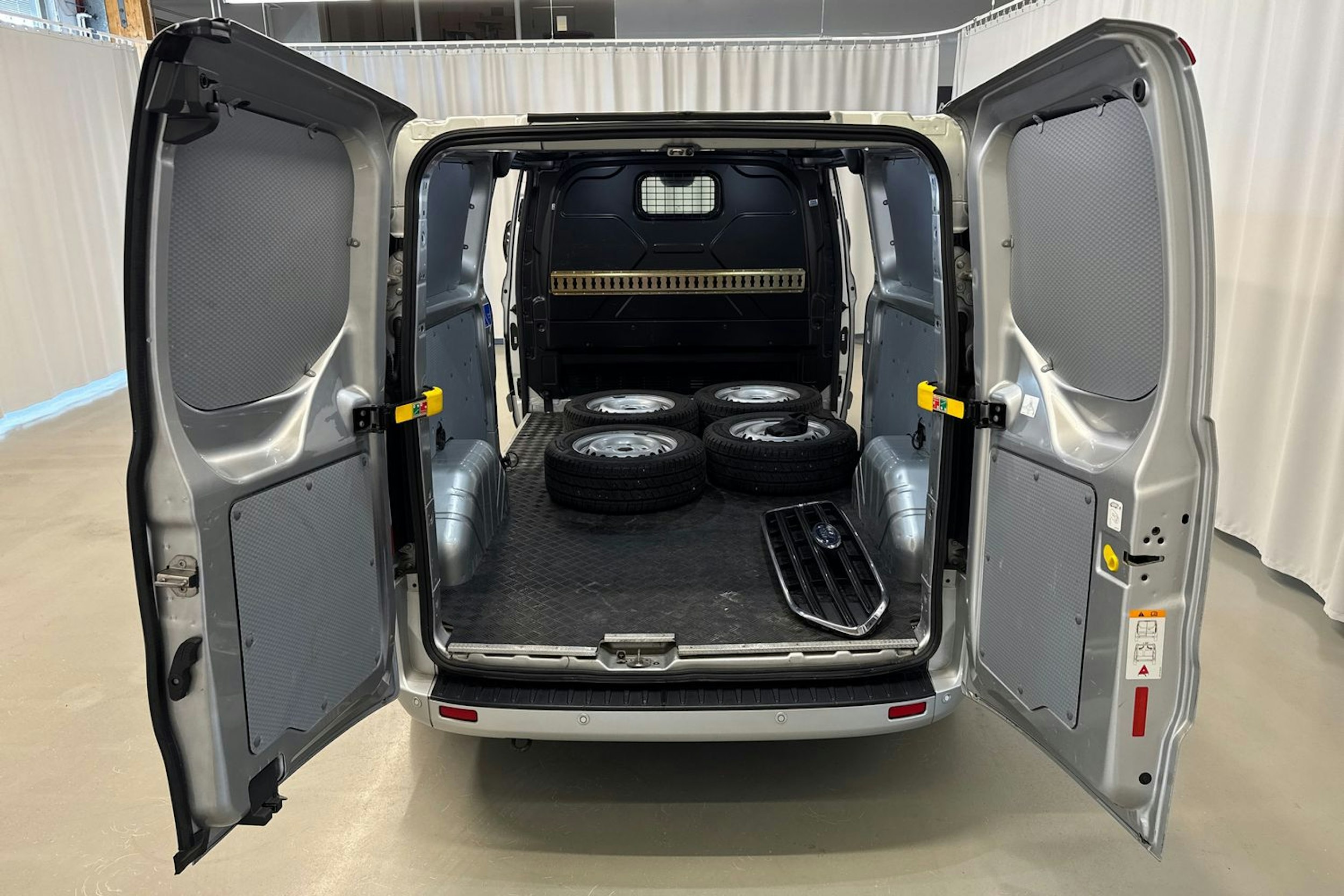 hopea Ford Transit Custom 2021 kuva 26.