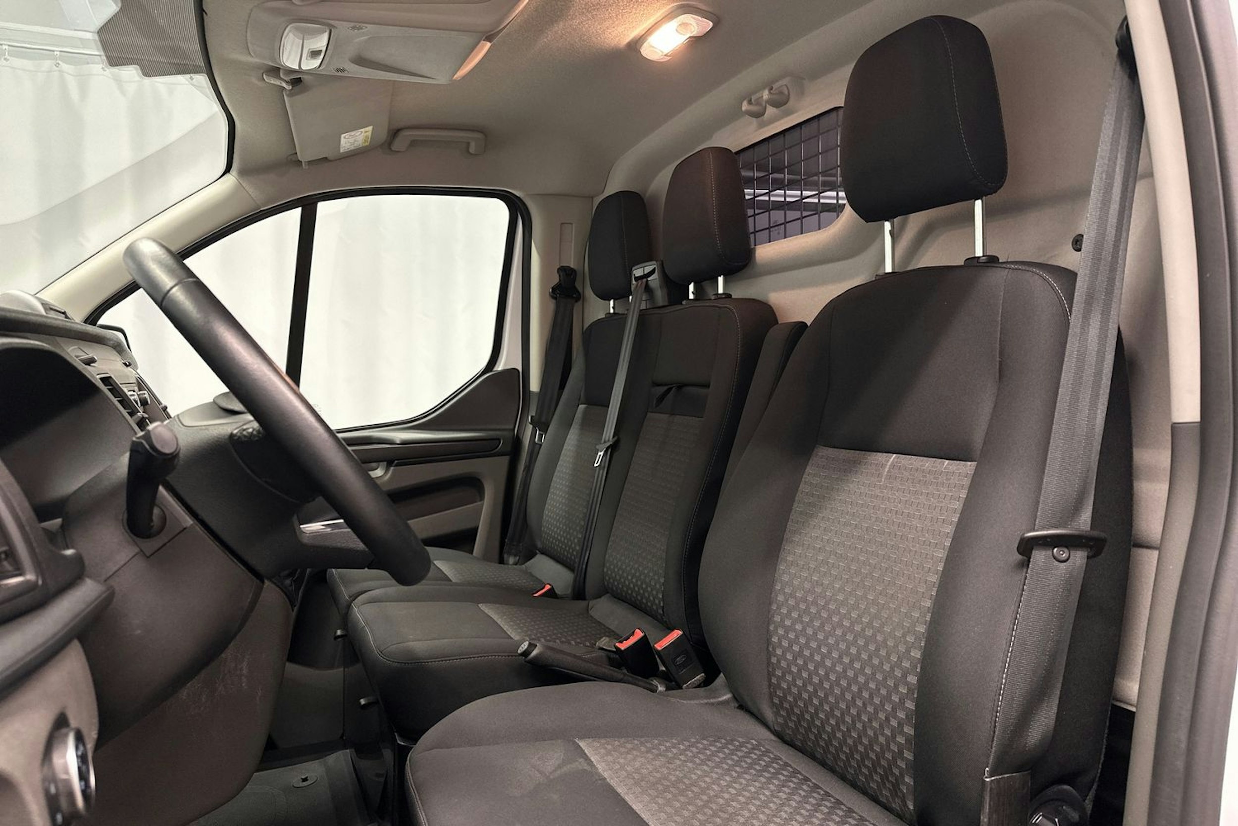 valkoinen Ford Transit Custom 2021 kuva 15.