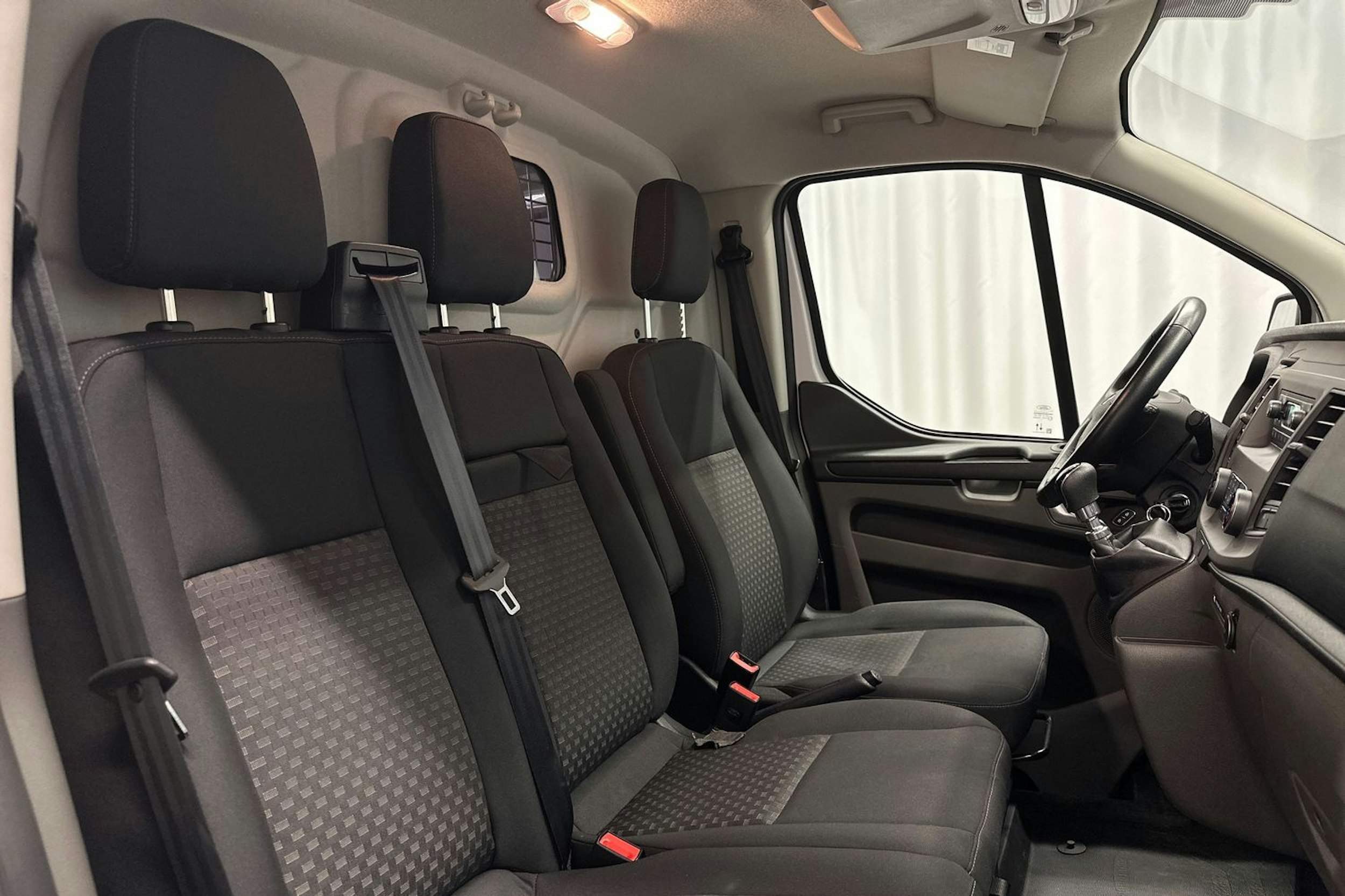 valkoinen Ford Transit Custom 2021 kuva 16.